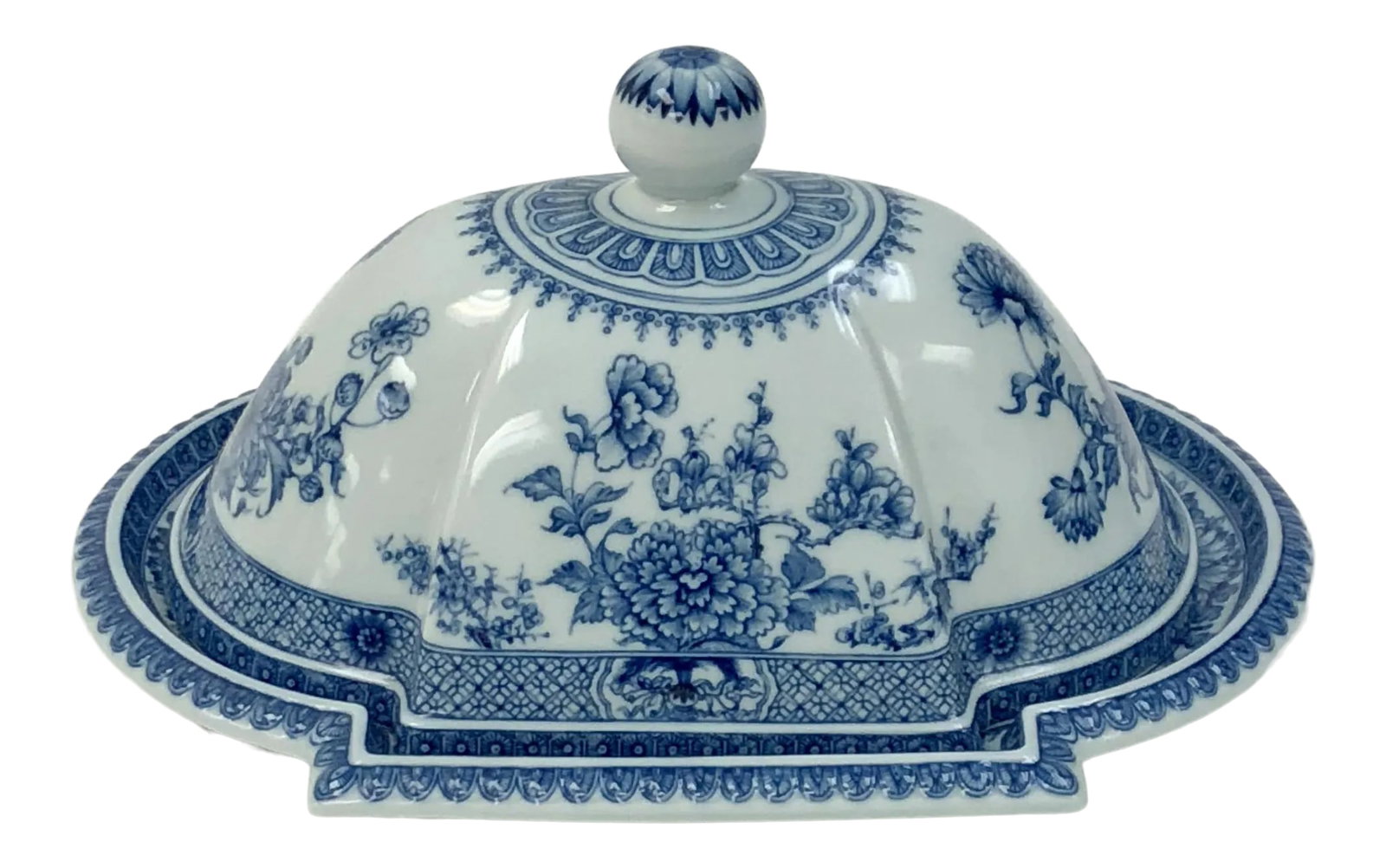 Late 20th Century Mottahedeh Porcelain Reproduction Chinese Export Covered Dish: A Late 20th c. Reproduction of a Rare Chinese Export Blue & White Covered Dish From 1740. 16"x 12"x 8.5"h Great condition with nominal wear Condition: Alterations: Original Condition Unaltered