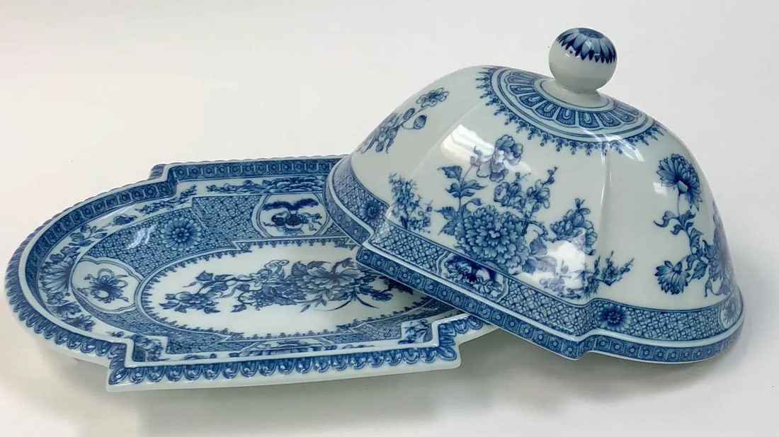 Late 20th Century Mottahedeh Porcelain Reproduction Chinese Export Covered Dish - 2