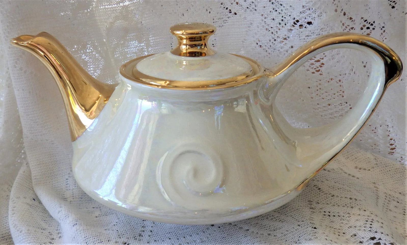 1950s Hollywood Regency Pearl China Co. Hand Decorated 22 K Gold Teapot, Creamer & Sugar, Pair of Va - 2
