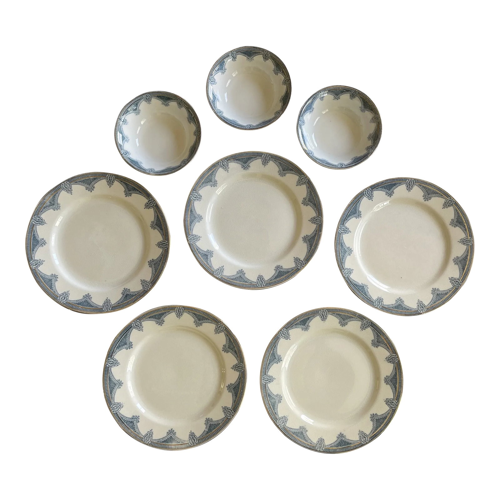 Antique J & G Meakin Ironstone China in Ipswich Pattern - 8 Pieces: Really lovely antique ironstone china, produced in England around 1917. Four dinner plates and three smaller bowls. "Ipswich" pattern features a lovely blue motif with gold accents. Beautiful crazing