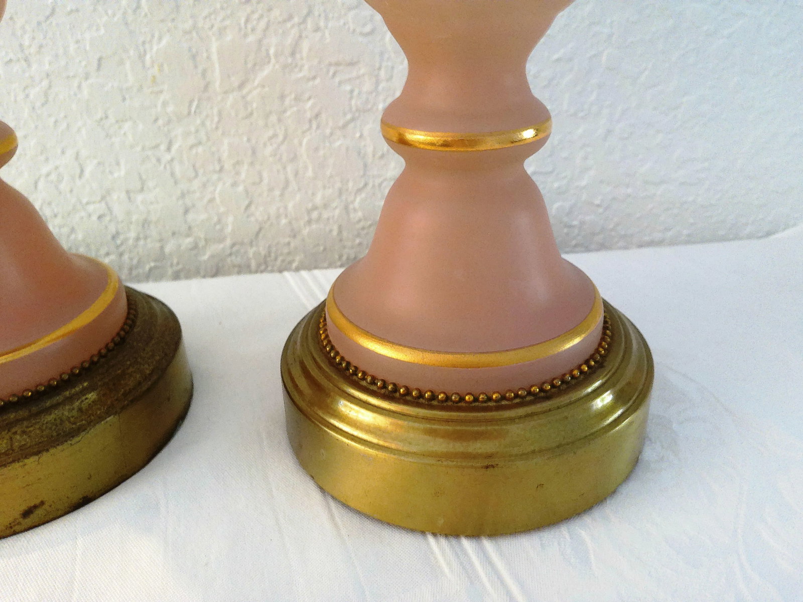 1950s Pink Frosted Glass Grape Vine Lamps, a Pair - 2