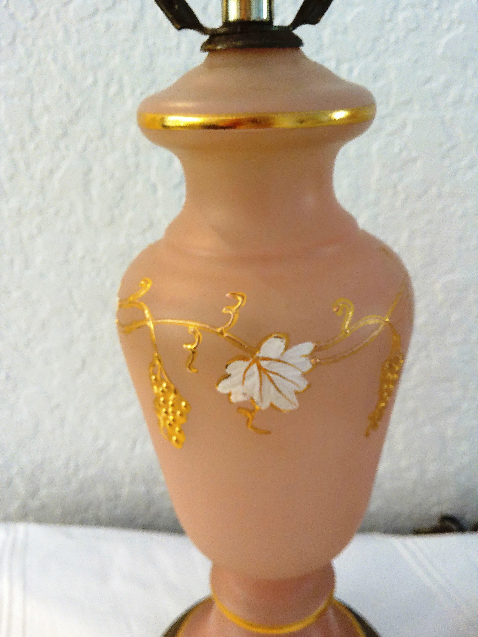 1950s Pink Frosted Glass Grape Vine Lamps, a Pair - 4