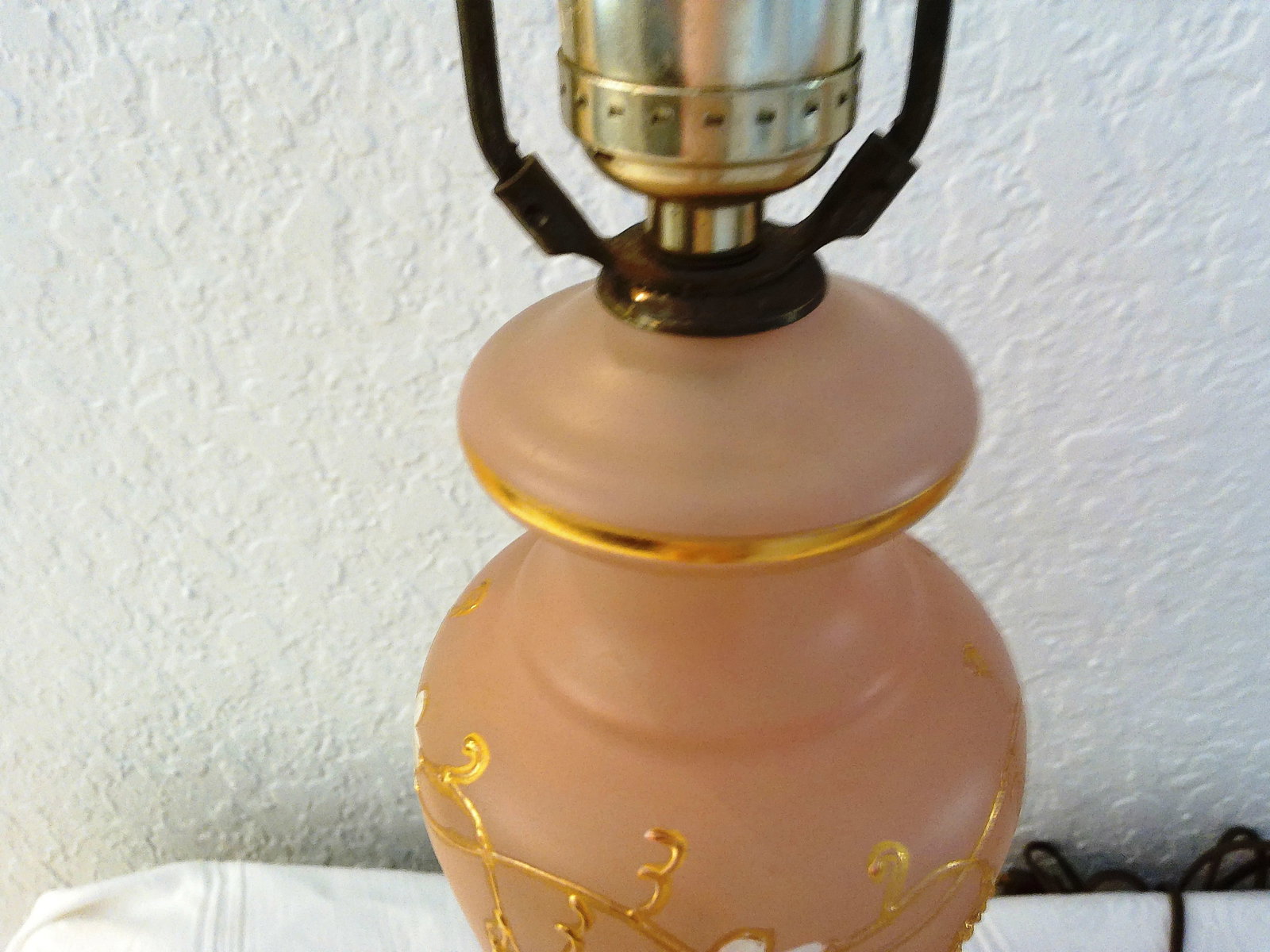1950s Pink Frosted Glass Grape Vine Lamps, a Pair - 7