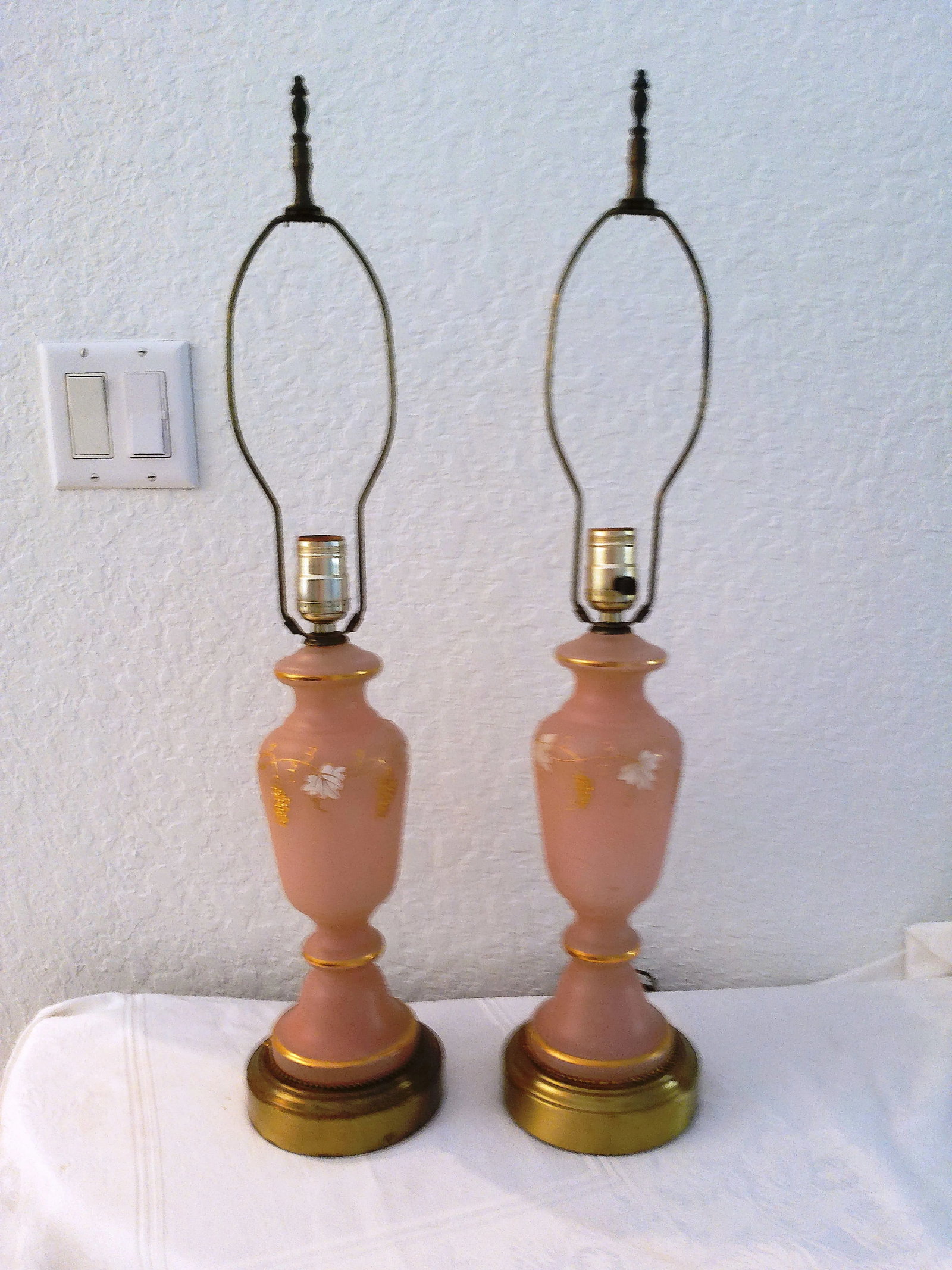 1950s Pink Frosted Glass Grape Vine Lamps, a Pair - 9