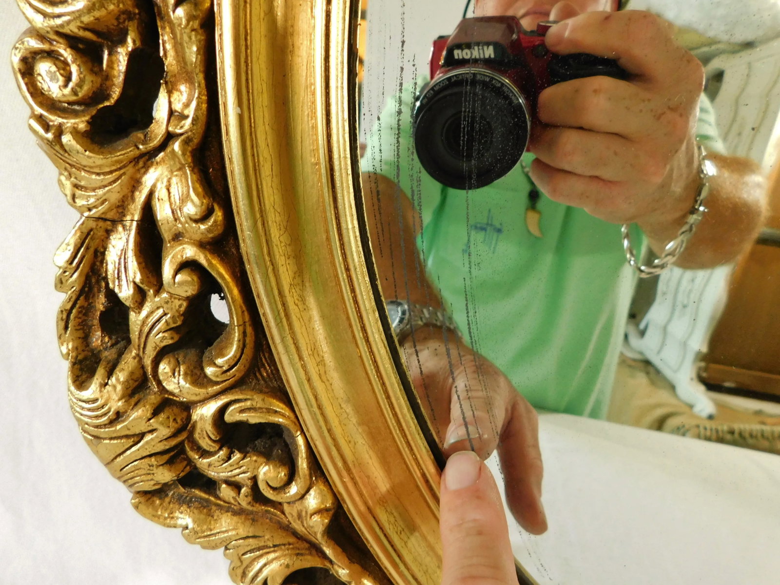 Vintage Mid Century Ornate Gold Scroll Foliage Carved Wood Round Hanging Wall Mirror - 3