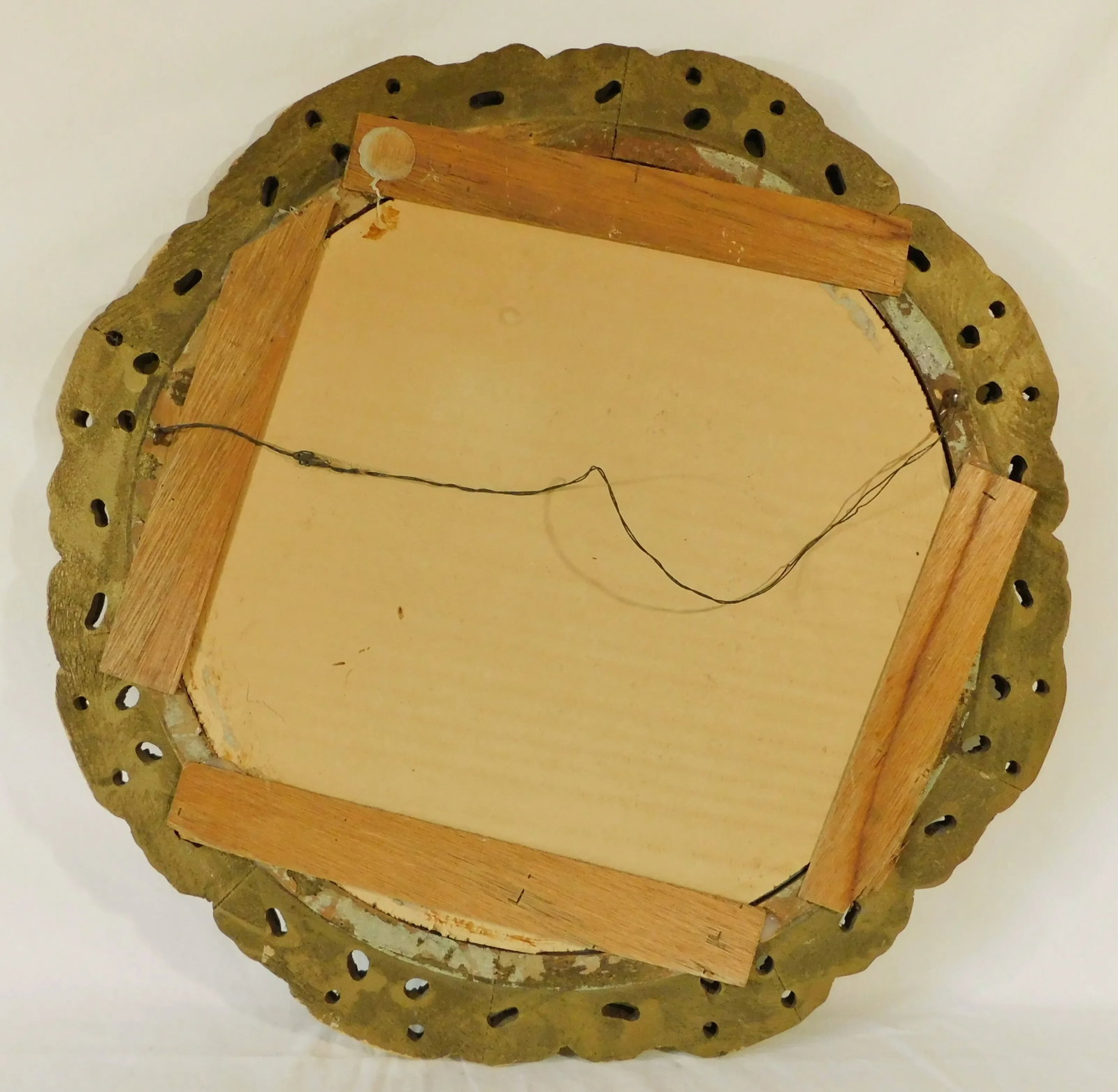 Vintage Mid Century Ornate Gold Scroll Foliage Carved Wood Round Hanging Wall Mirror - 4