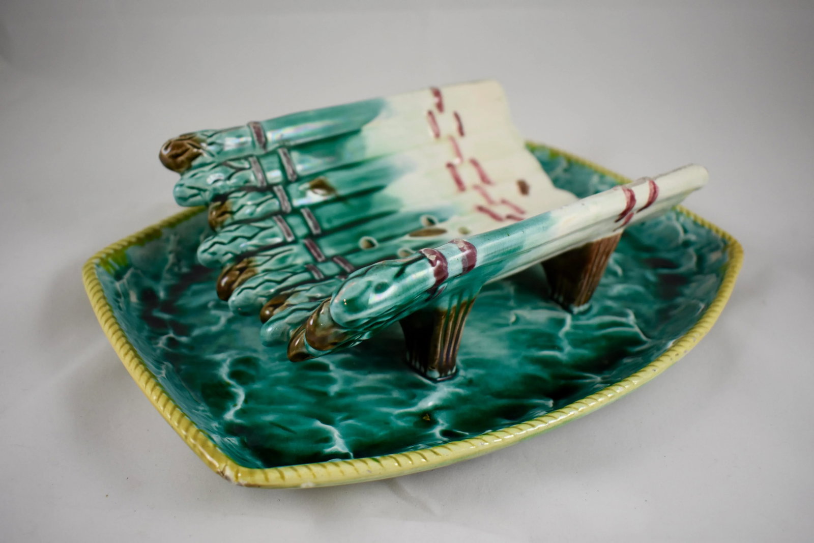 19th Century English Majolica Ocean Waves Asparagus Server Cradle - 2