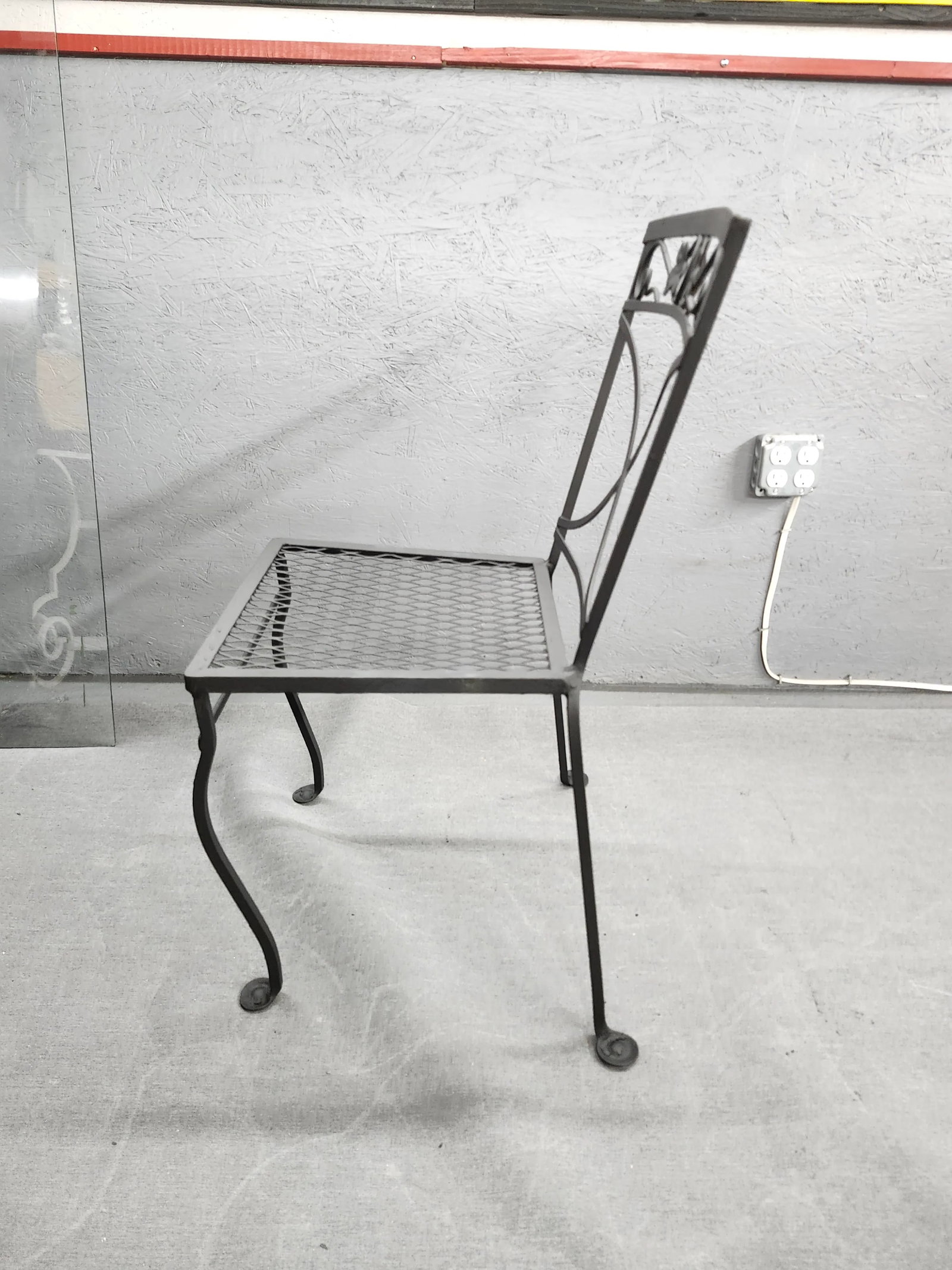Early 20th Century Salterini Mt. Vernon Wrought Iron Patio Chairs - Set of 8 - 3