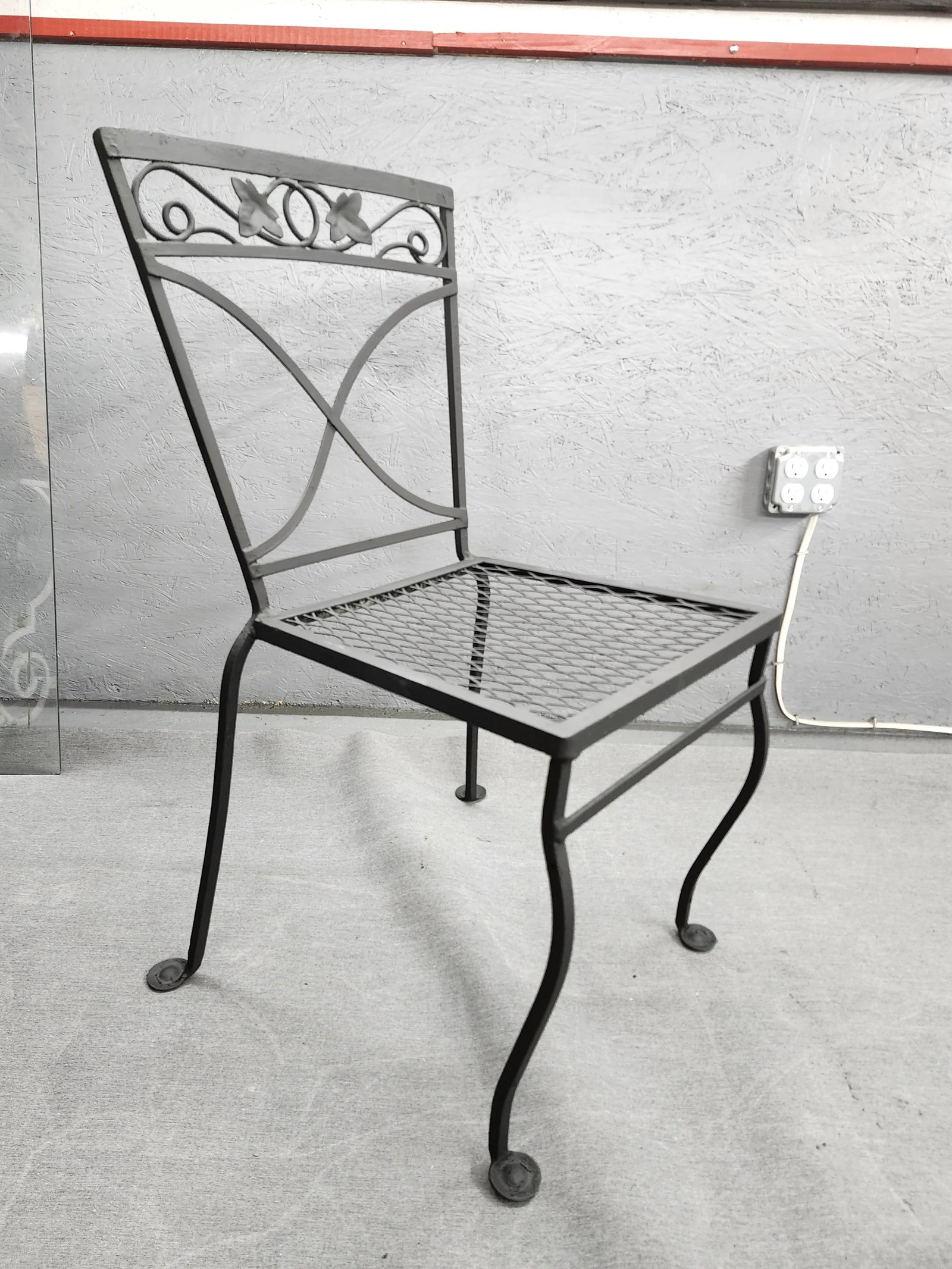 Early 20th Century Salterini Mt. Vernon Wrought Iron Patio Chairs - Set of 8 - 4