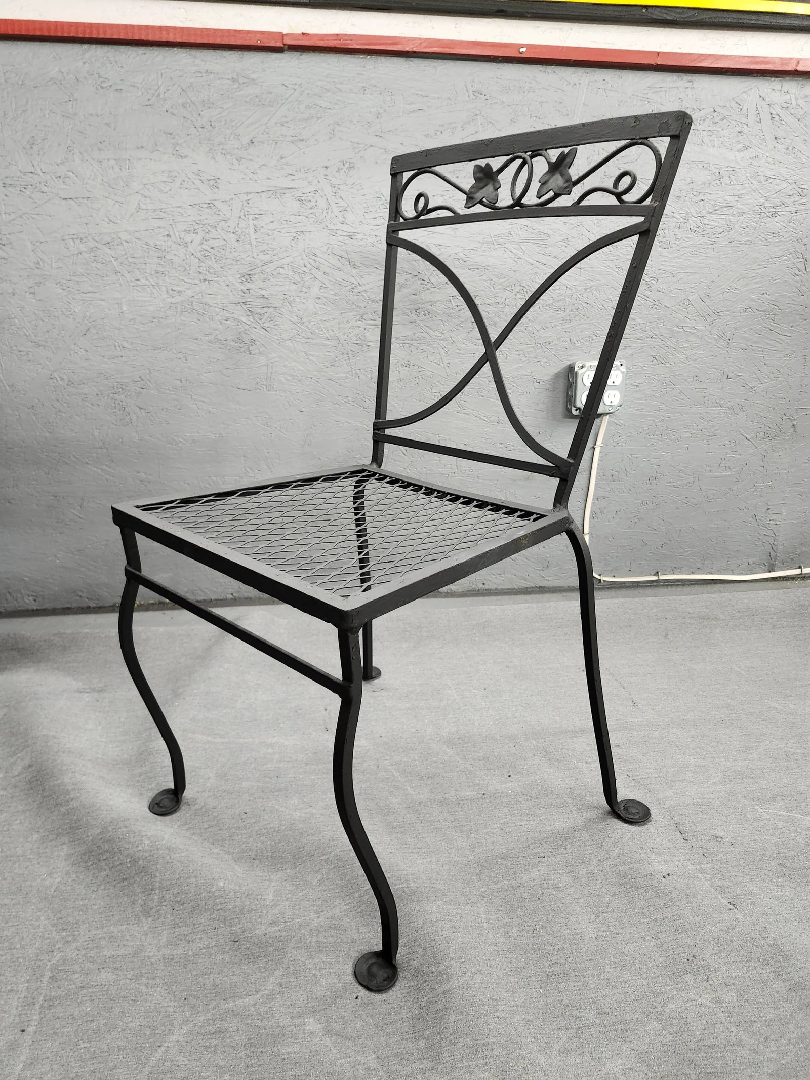 Early 20th Century Salterini Mt. Vernon Wrought Iron Patio Chairs - Set of 8 - 5
