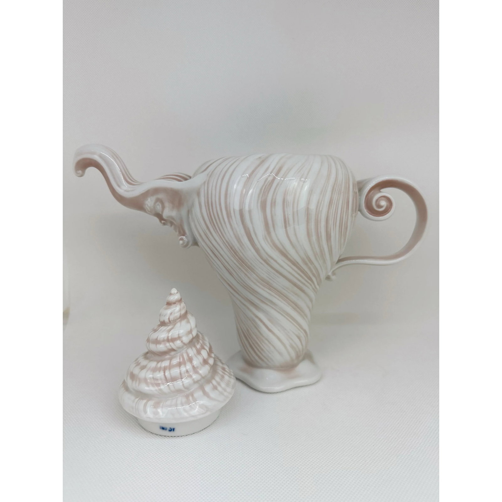 1970s Royal Copenhagen Arje Griegst Rosa Konkylie Triton Coffee Pot - 4