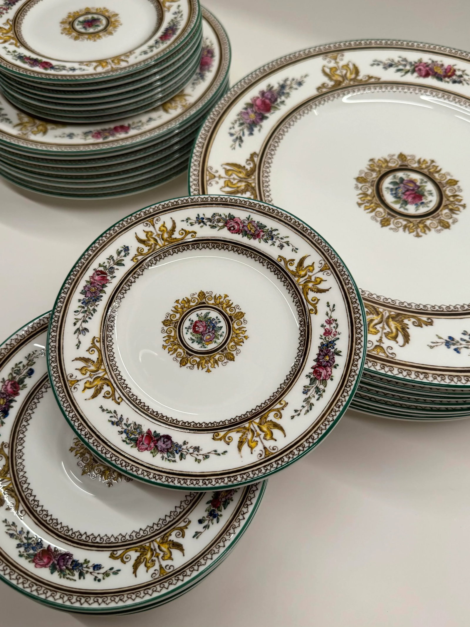 1988 Wedgewood Porcelain Hand-Painted W595 "Columbia" Plates - Lot of 32 Pieces - 2