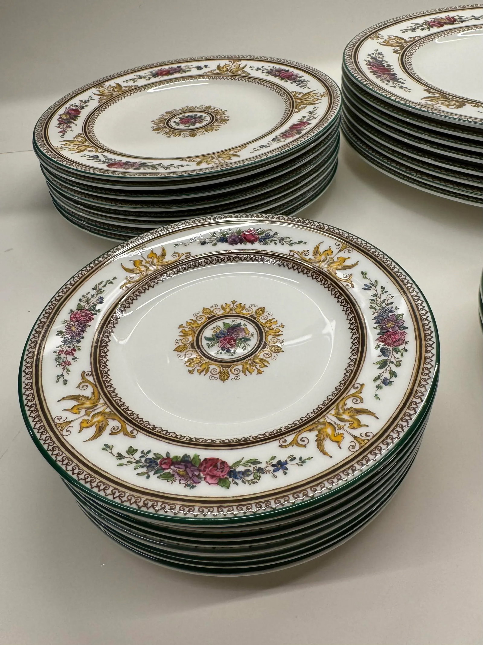 1988 Wedgewood Porcelain Hand-Painted W595 "Columbia" Plates - Lot of 32 Pieces - 6