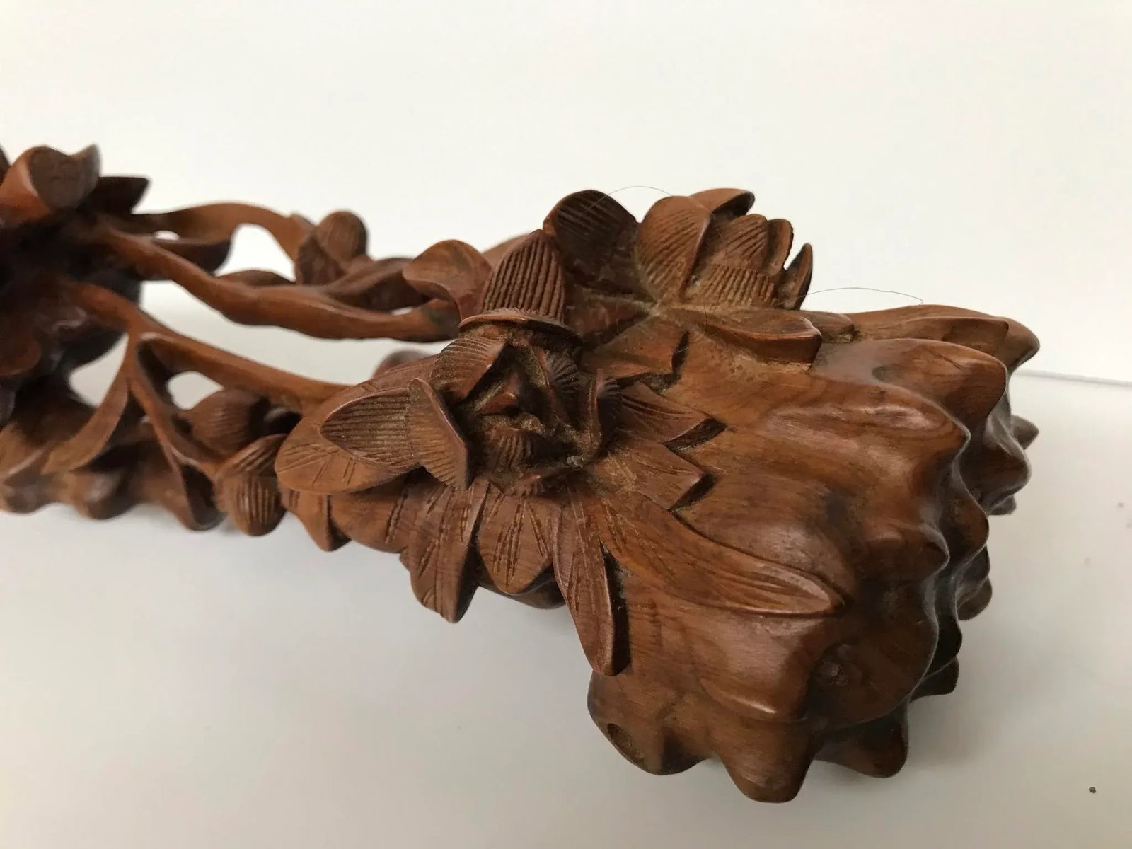 Contemporary Wood Carving of Flowers in the Shape of a Ruyi - 7