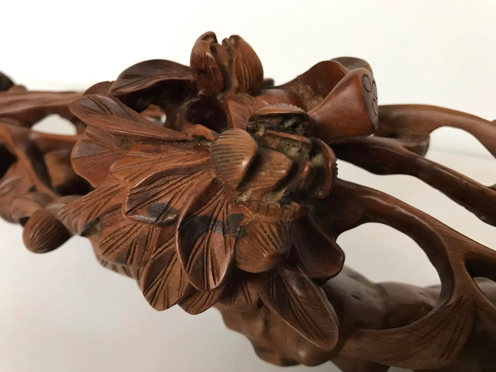 Contemporary Wood Carving of Flowers in the Shape of a Ruyi - 8