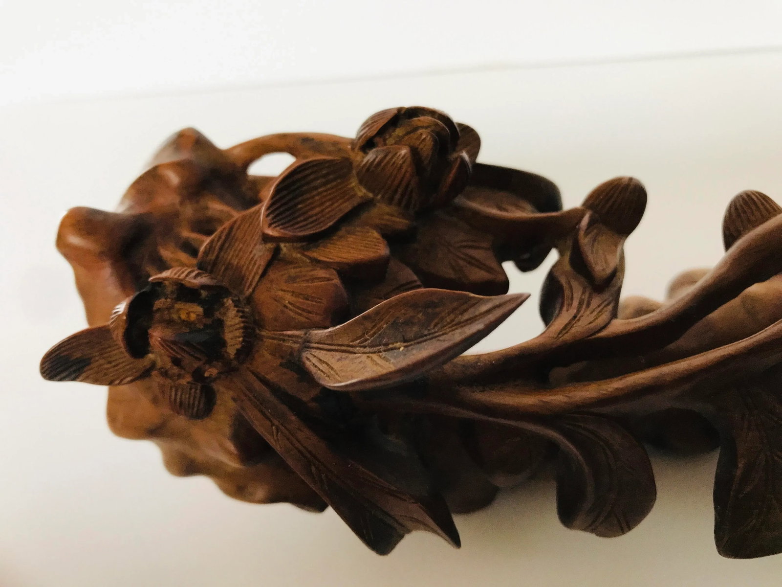 Contemporary Wood Carving of Flowers in the Shape of a Ruyi - 9
