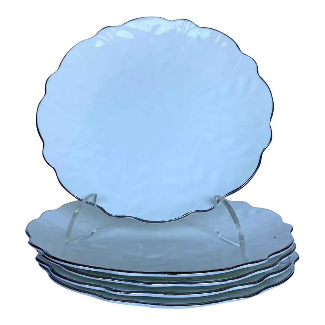 1980s Aynsley John England "Spring Crocus" Dinner Plate -Set of 5, Glossy White, Crocus Design & Pla: The Aynsley, John England "Spring Crocus" Dinner Plate is a refined piece made of bone china, featuring a glossy white surface adorned with a crocus design and highlighted by platinum trim. Aynsley,