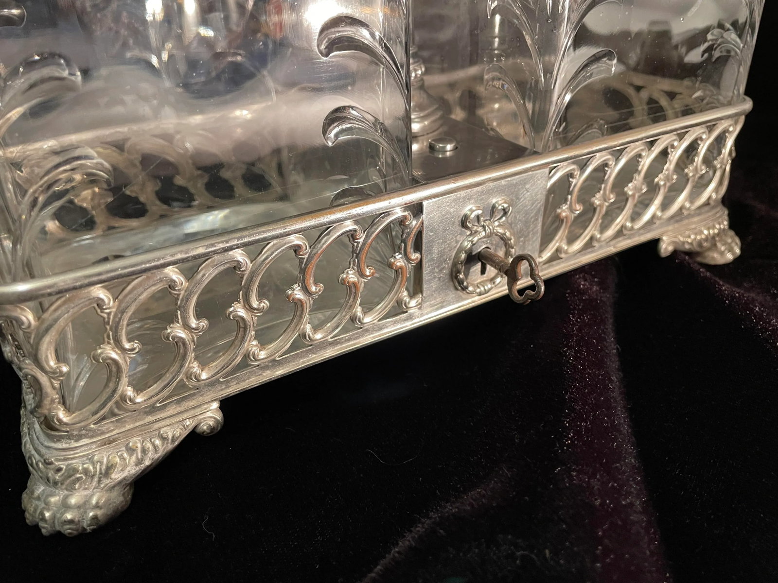 1890s Tiffany and Co. Gilded Age Monogrammed Tantalus With Baccarat Decanters, Original Key - 3