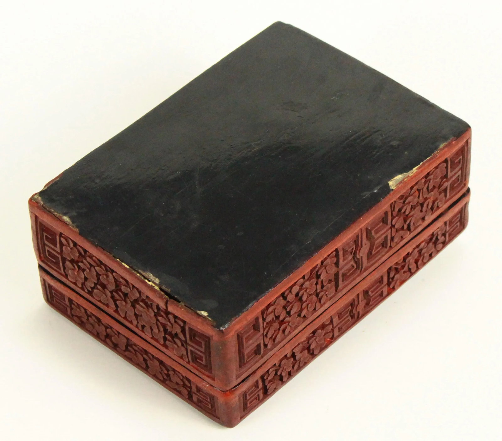 Late 19th Century Chinese Red Cinnabar Box With Carved Stone Dragon - 11