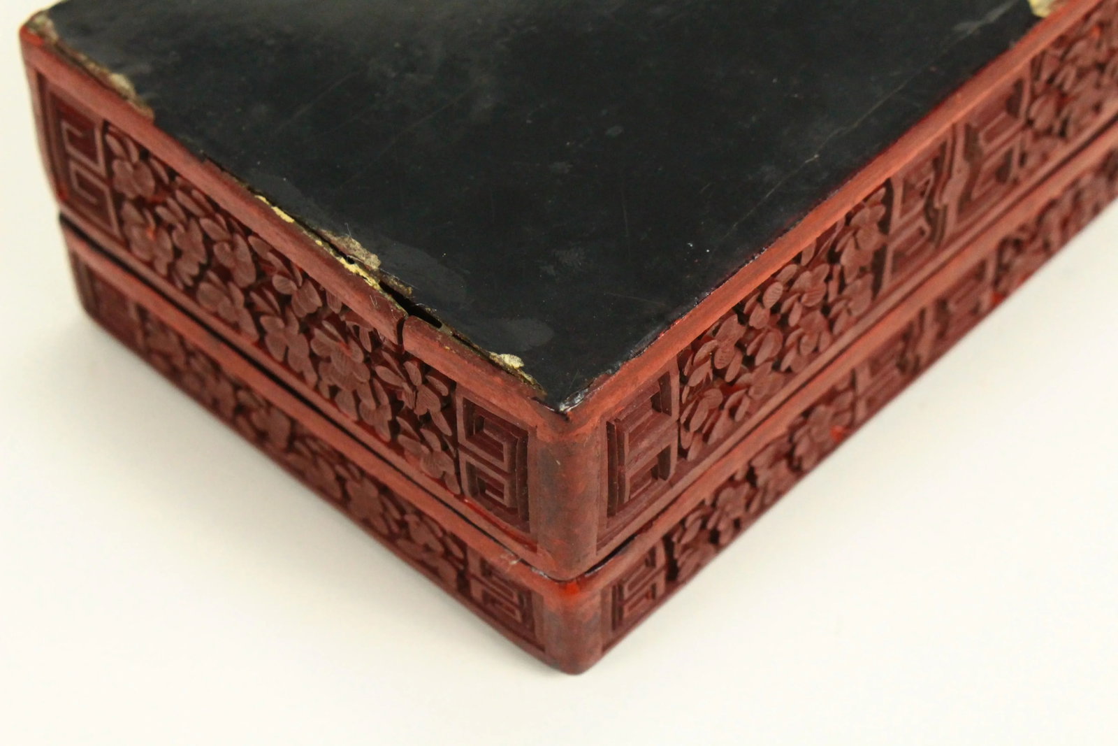 Late 19th Century Chinese Red Cinnabar Box With Carved Stone Dragon - 12