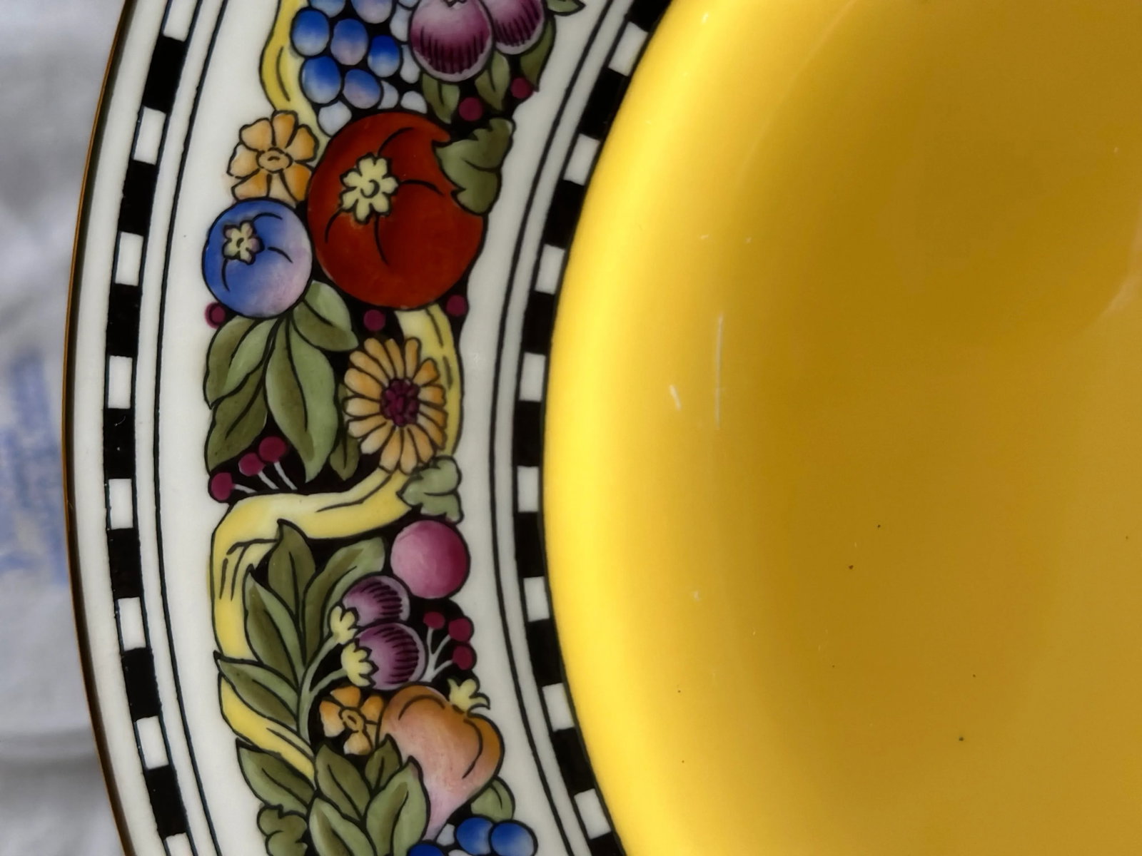 Early 20th Century Wedgwood Manila Dinner Plates- Set of 11 - 10