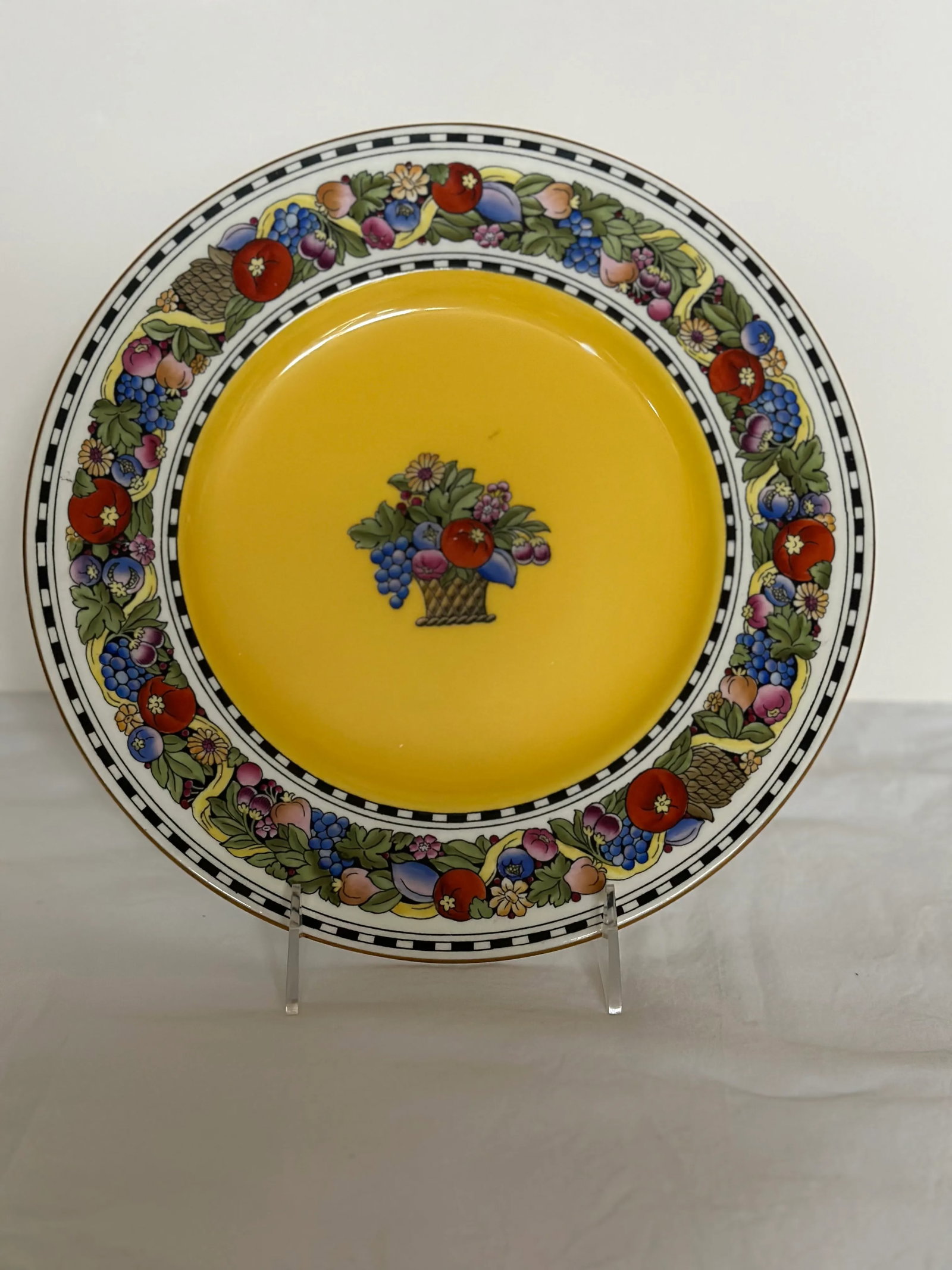 Early 20th Century Wedgwood Manila Dinner Plates- Set of 11 - 3