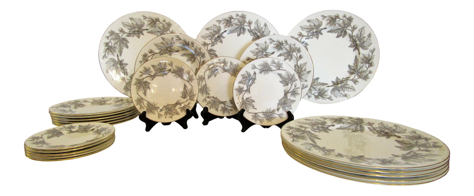 1960s Wedgwood Ashford Pattern Bone China - Set of 24: These are beautiful pieces from English porcelain maker Wedgwood. These pieces are the Ashford pattern which was made between 1951 and 1965 and the plates are decorated with figs as well as a lovely