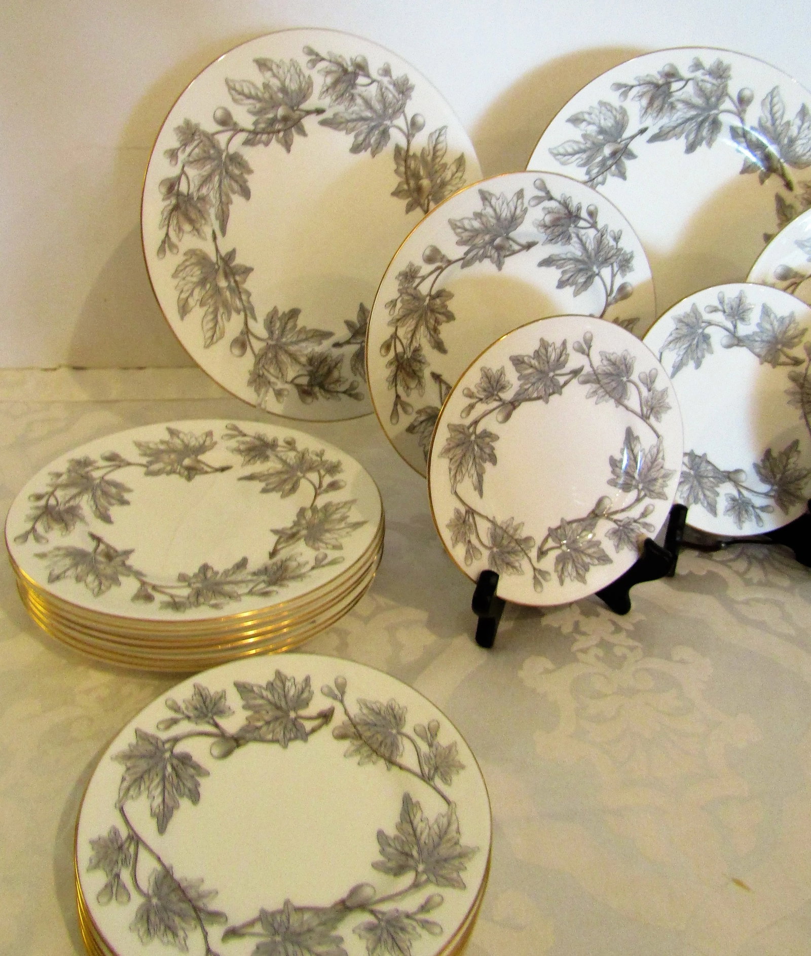 1960s Wedgwood Ashford Pattern Bone China - Set of 24 - 2