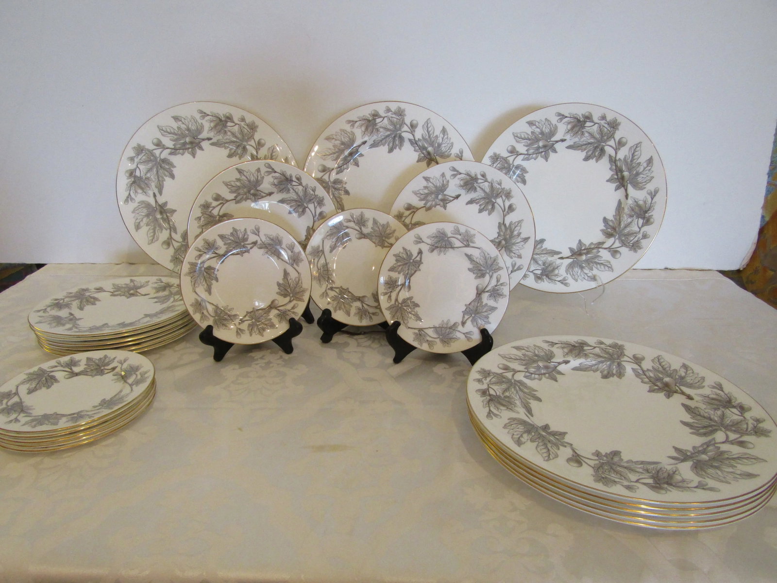 1960s Wedgwood Ashford Pattern Bone China - Set of 24 - 6
