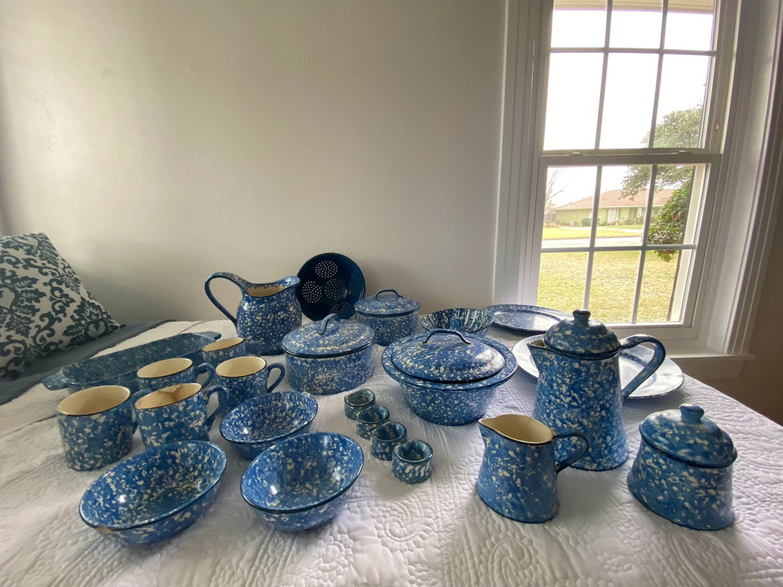 1940s Vintage Blue Stangl Sponge-Ware Stamped "Town & Country" Pattern- 24 Pieces - 3