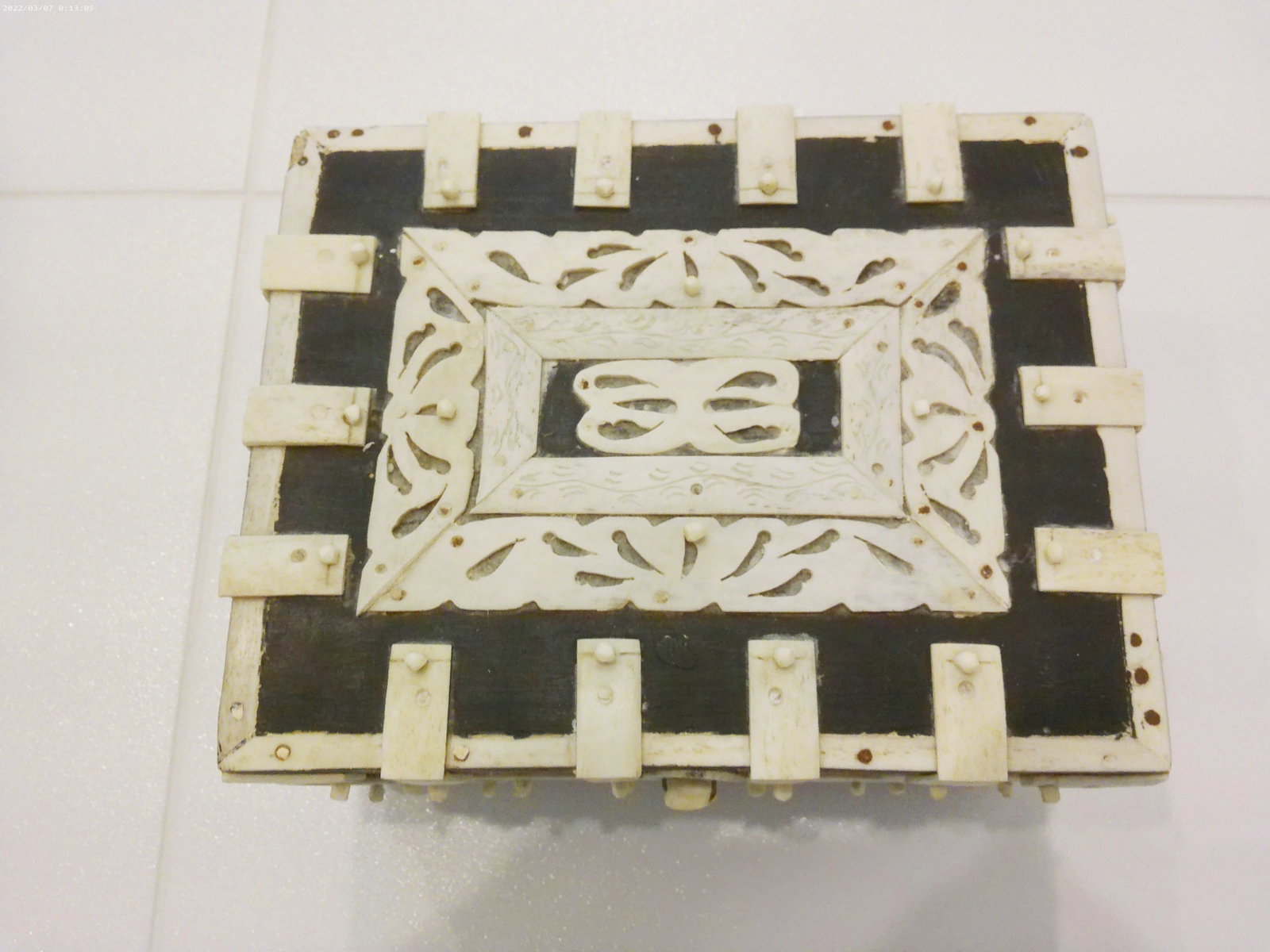 Antique Anglo-Indian Vizagapatam Bone Overlay Wood Box - 2