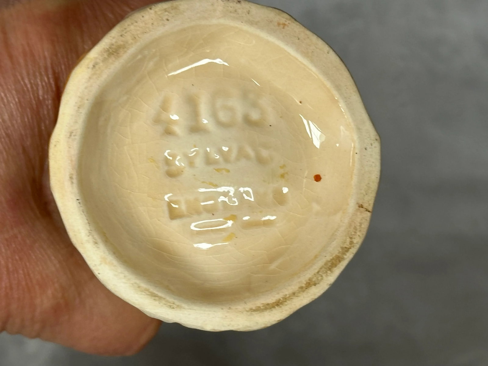 English Art Pottery Seashell Vase - 8