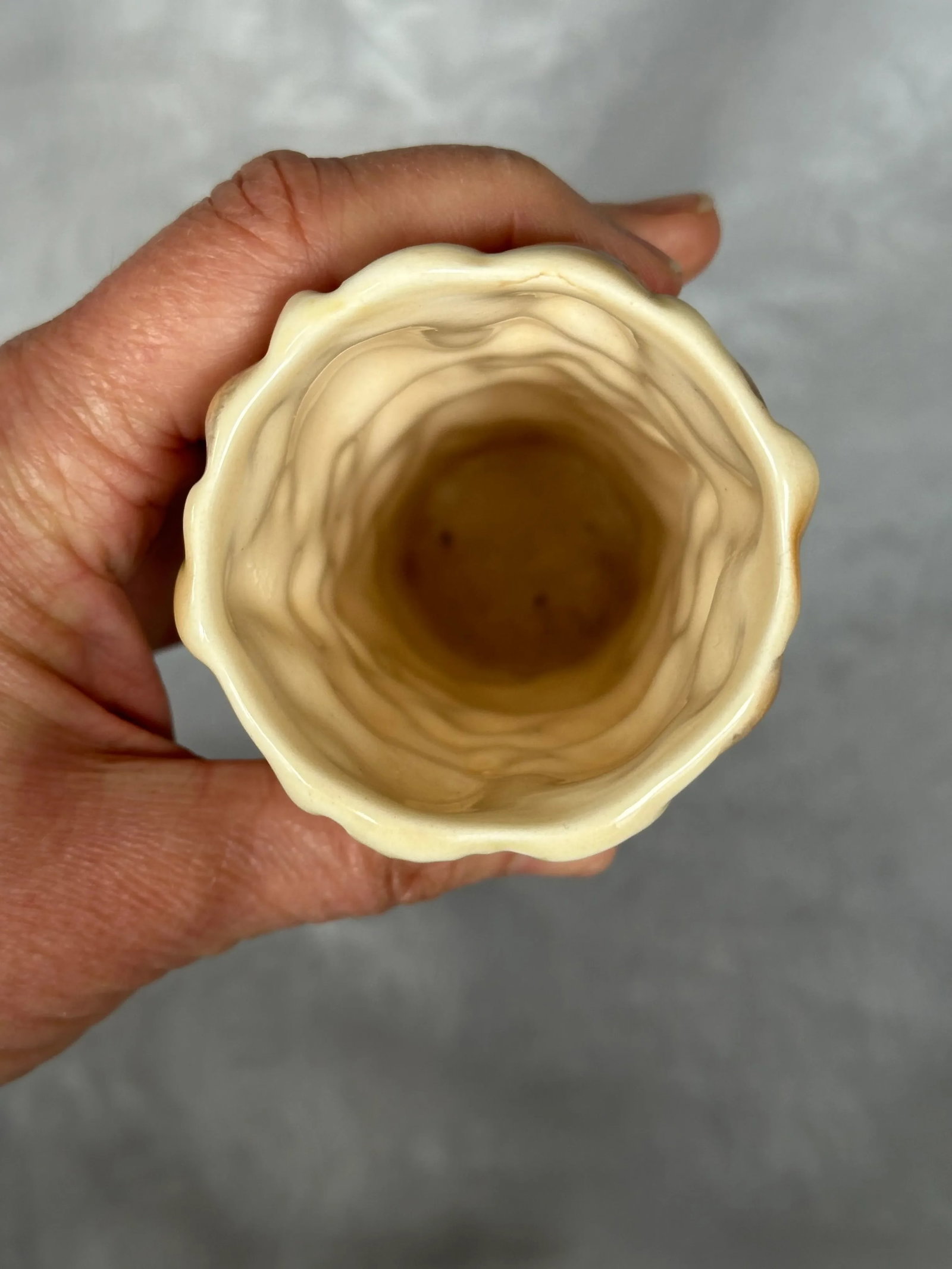 English Art Pottery Seashell Vase - 9
