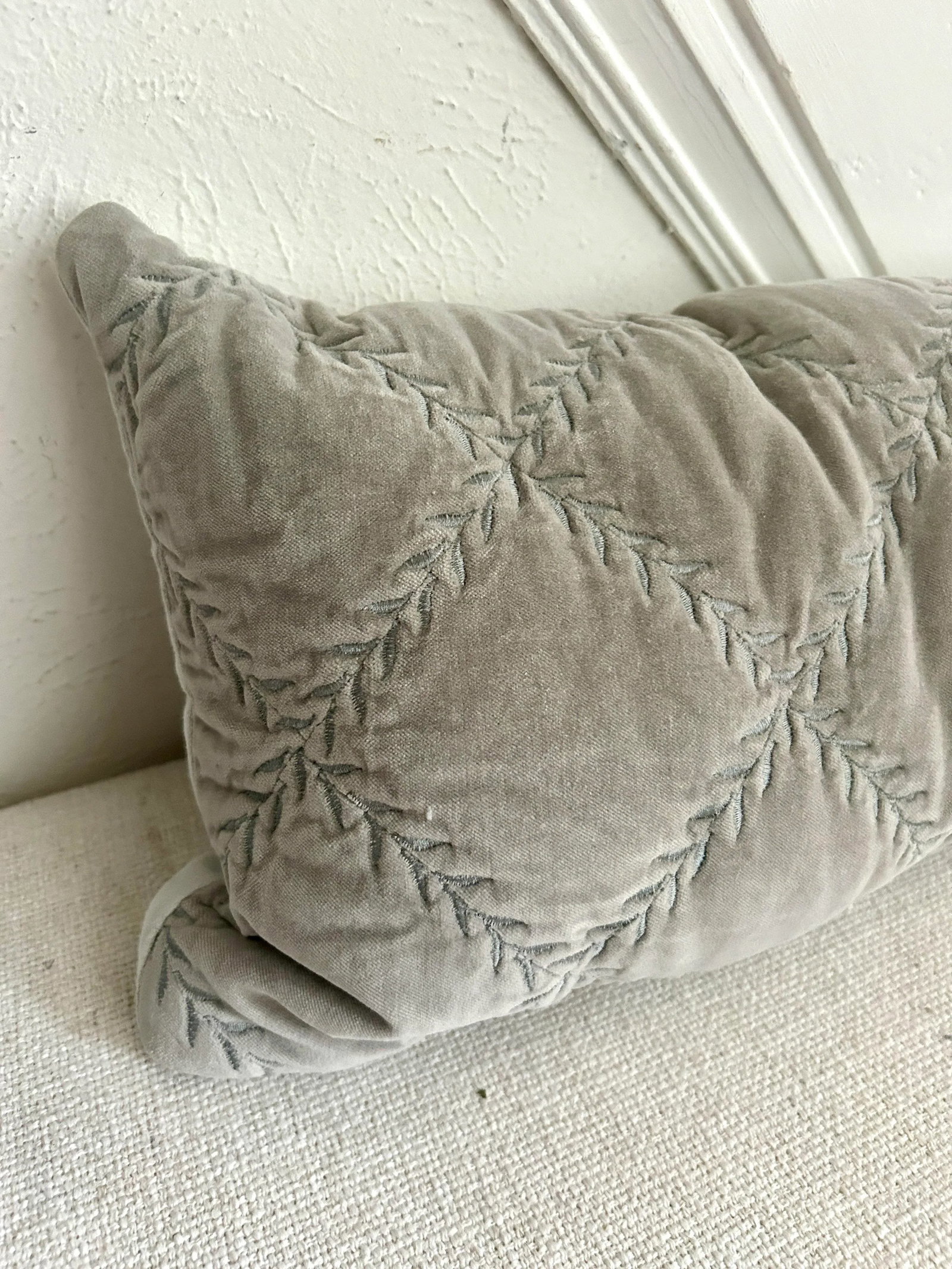 Bella Notte and Linen Long Lumber Pillow in Sterling - 8