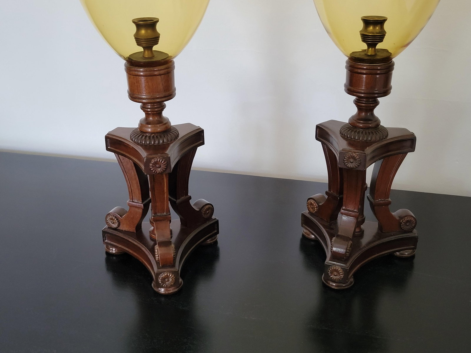 Vintage Pair of Amber Glass and Wood Photophores Hurricane Lamps - 4