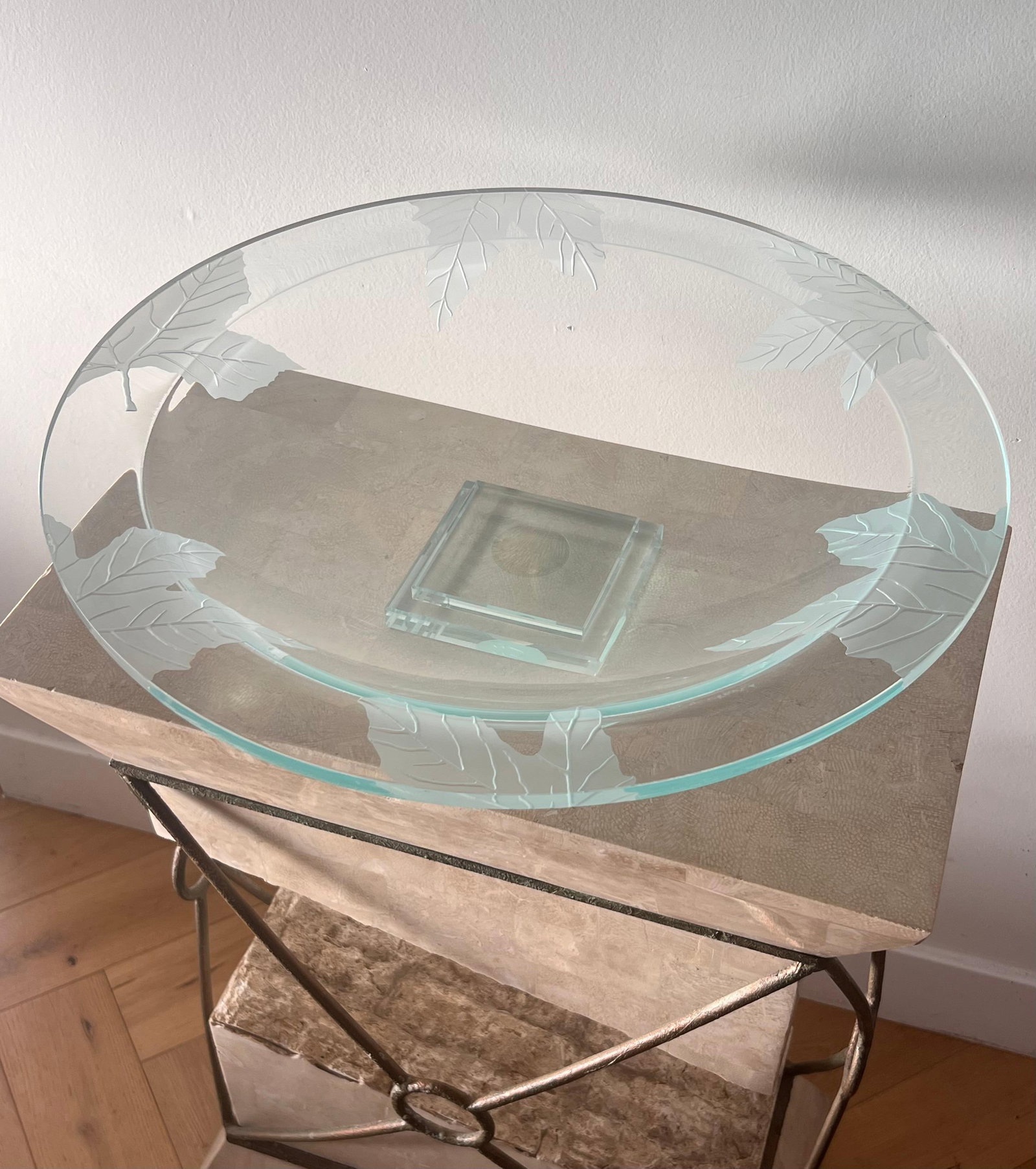 Monumental Glass Centerpiece With Etched Leaves by Stephen Schlanser, 2007. - 2