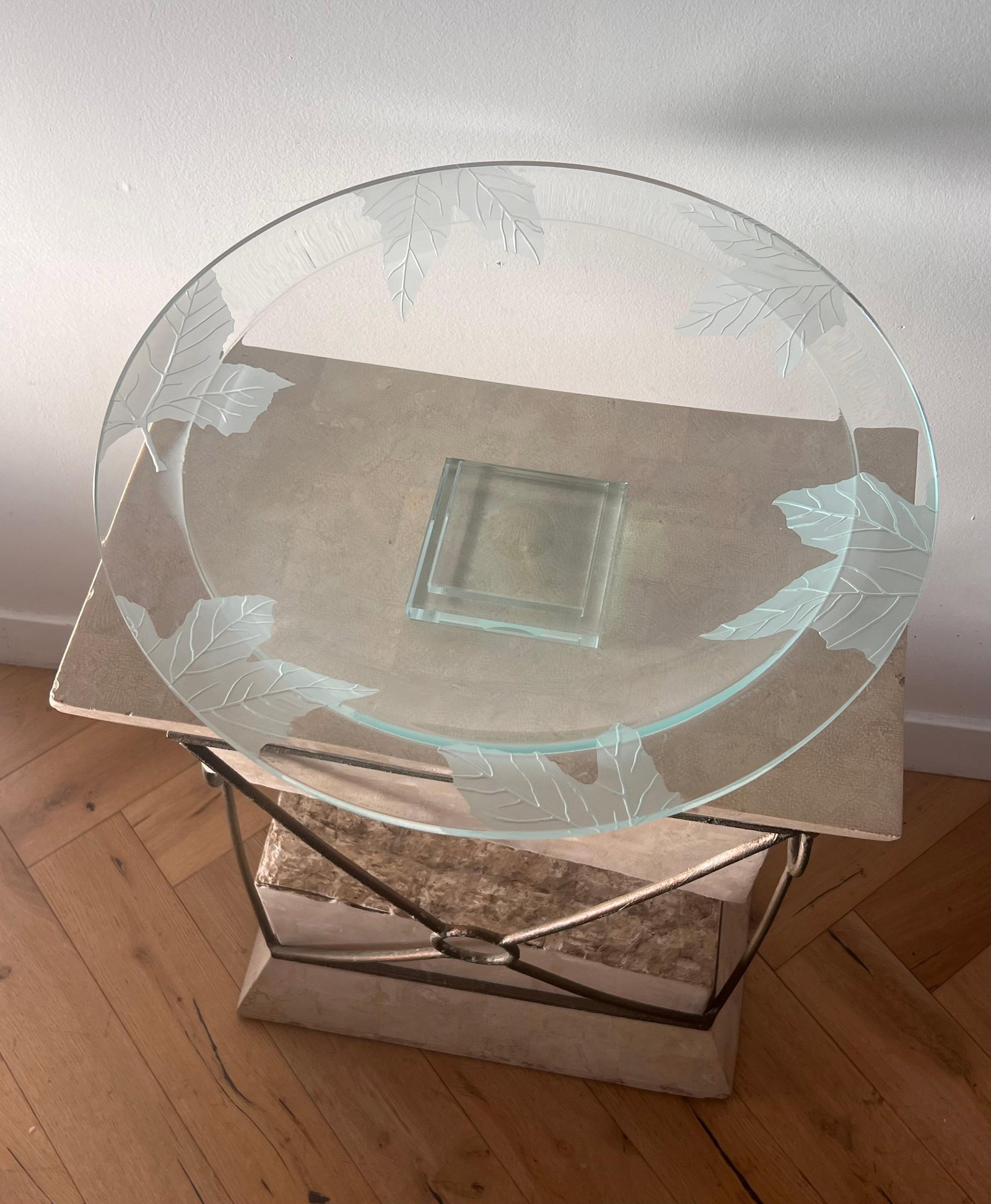Monumental Glass Centerpiece With Etched Leaves by Stephen Schlanser, 2007. - 3