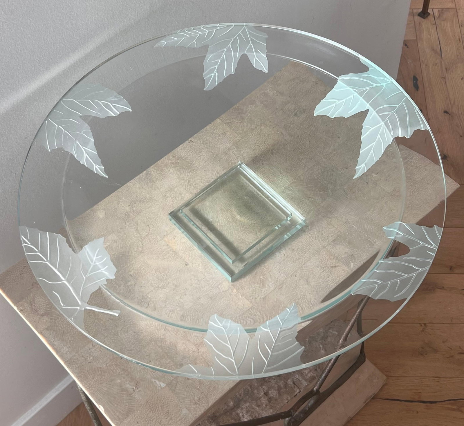 Monumental Glass Centerpiece With Etched Leaves by Stephen Schlanser, 2007. - 5