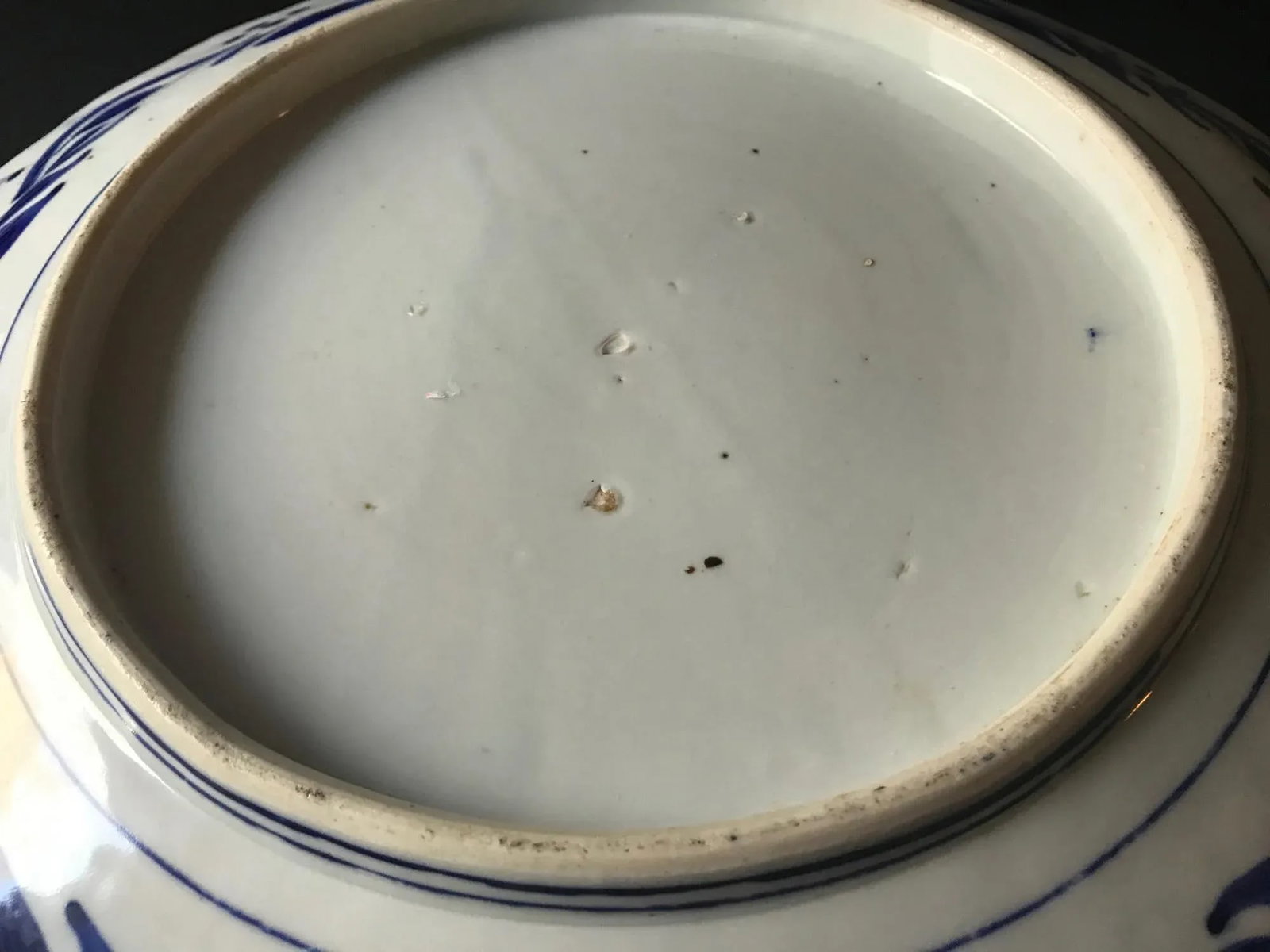 18th Century Imari Blue and White Round Scalloped Japanese Oversized Platter - 10