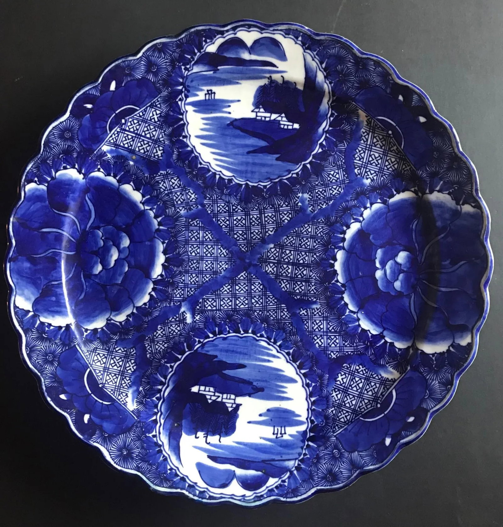 18th Century Imari Blue and White Round Scalloped Japanese Oversized Platter - 13