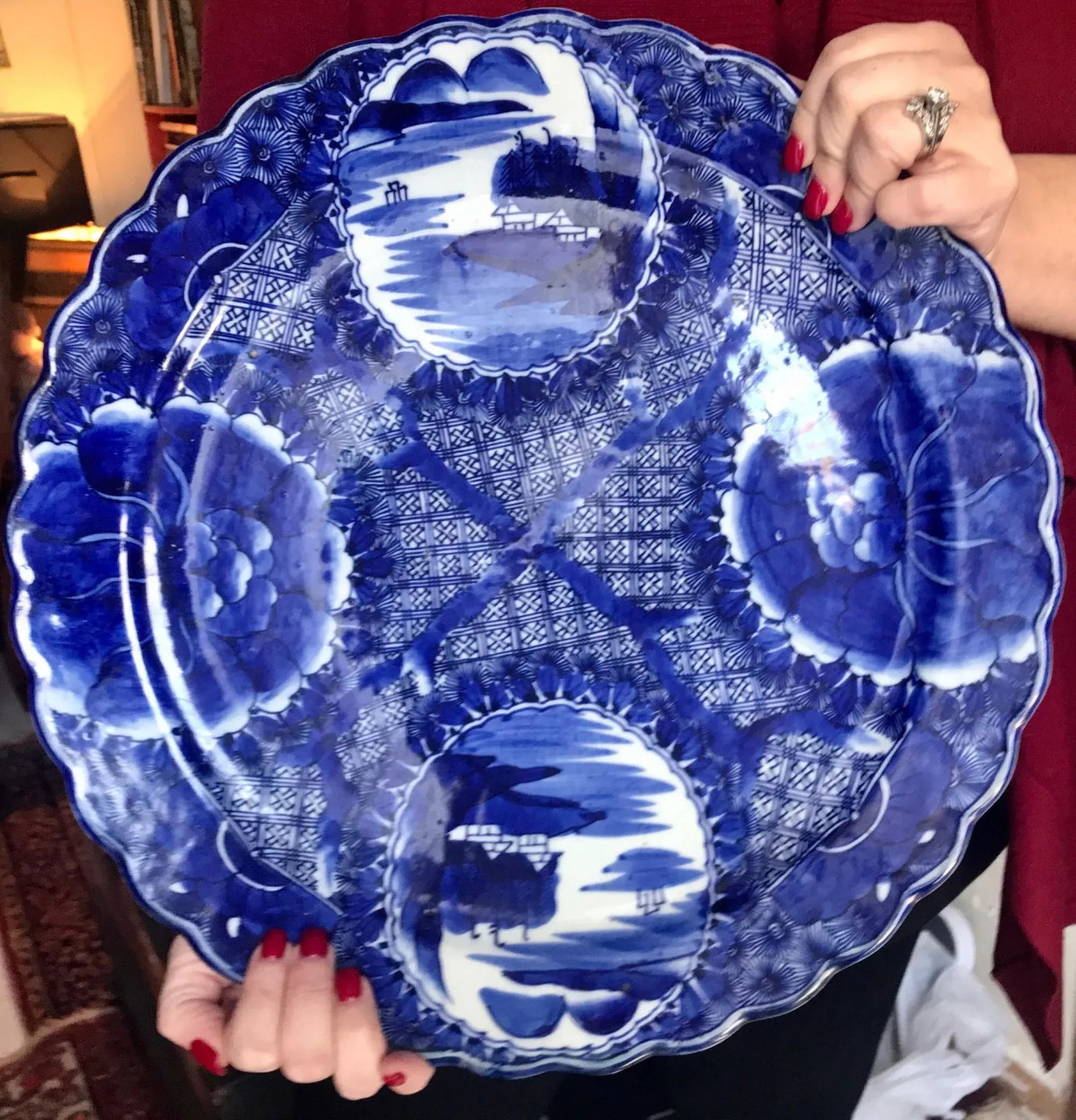 18th Century Imari Blue and White Round Scalloped Japanese Oversized Platter - 2