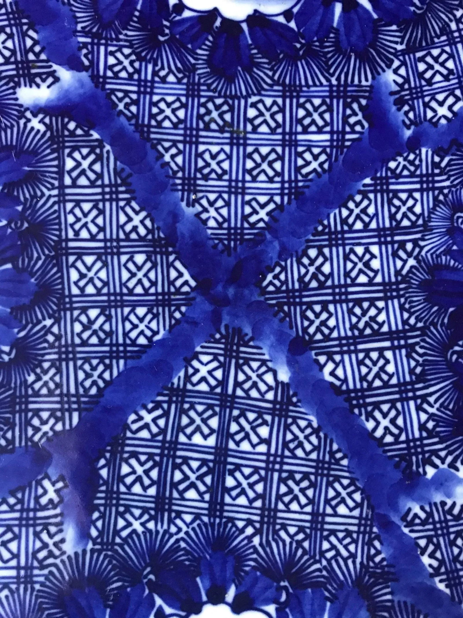 18th Century Imari Blue and White Round Scalloped Japanese Oversized Platter - 3