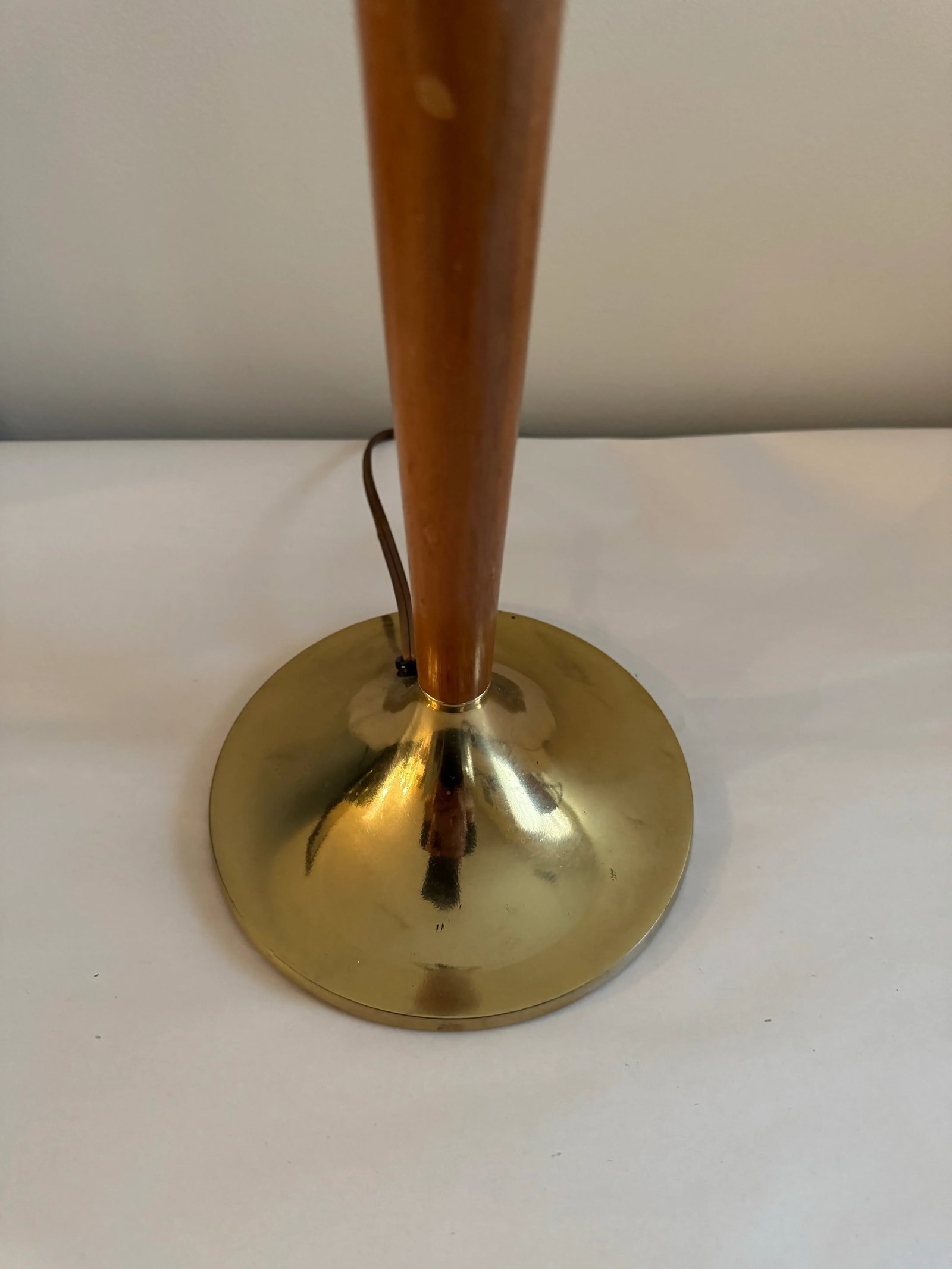 Mid Century Modern Walnut and Brass Table Lamp - 3