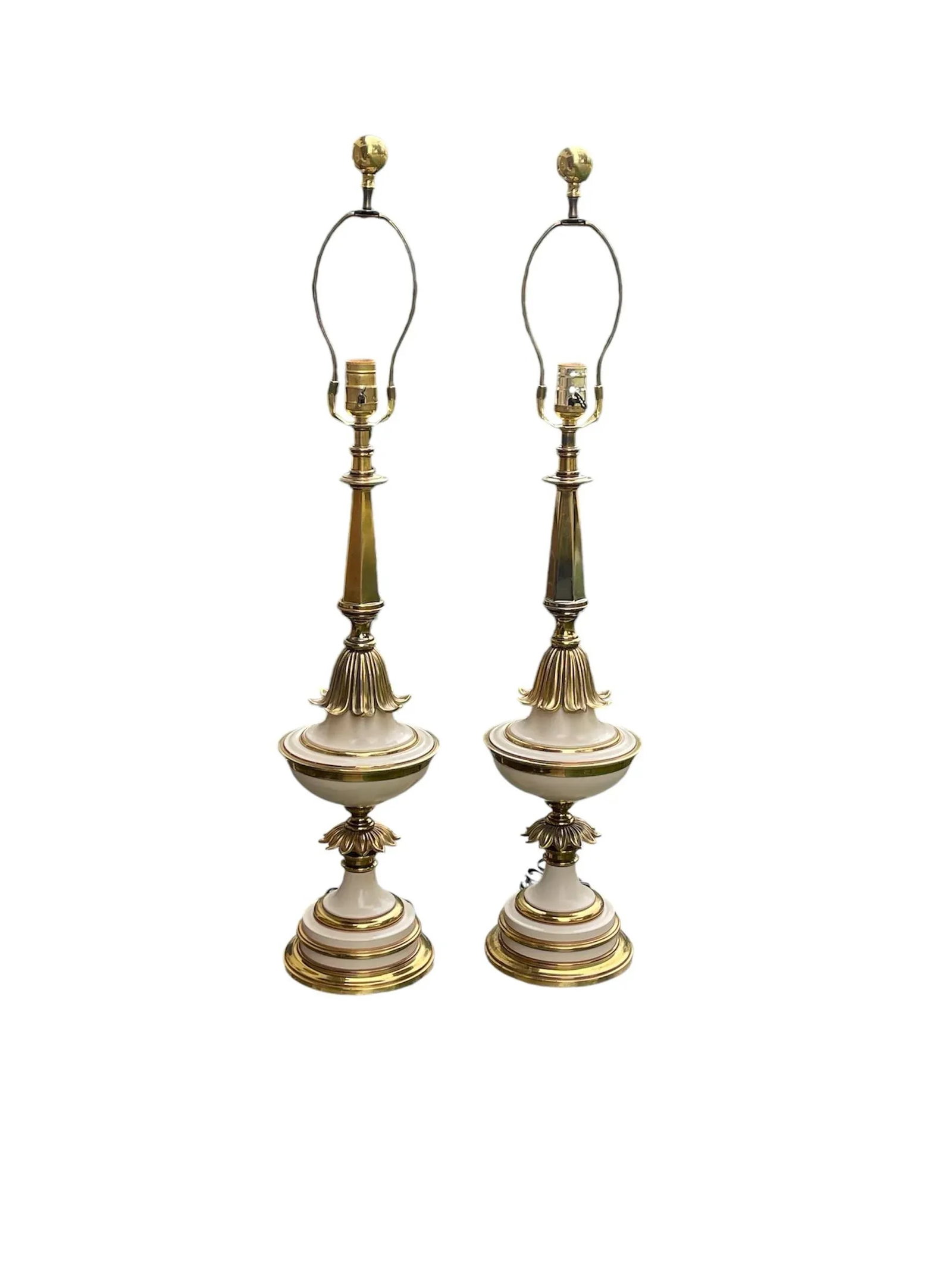 Vintage Hollywood Regency Enamel and Brass Table Lamps Attributed to Tommi Parzinger Stiffel - a Pai - 2