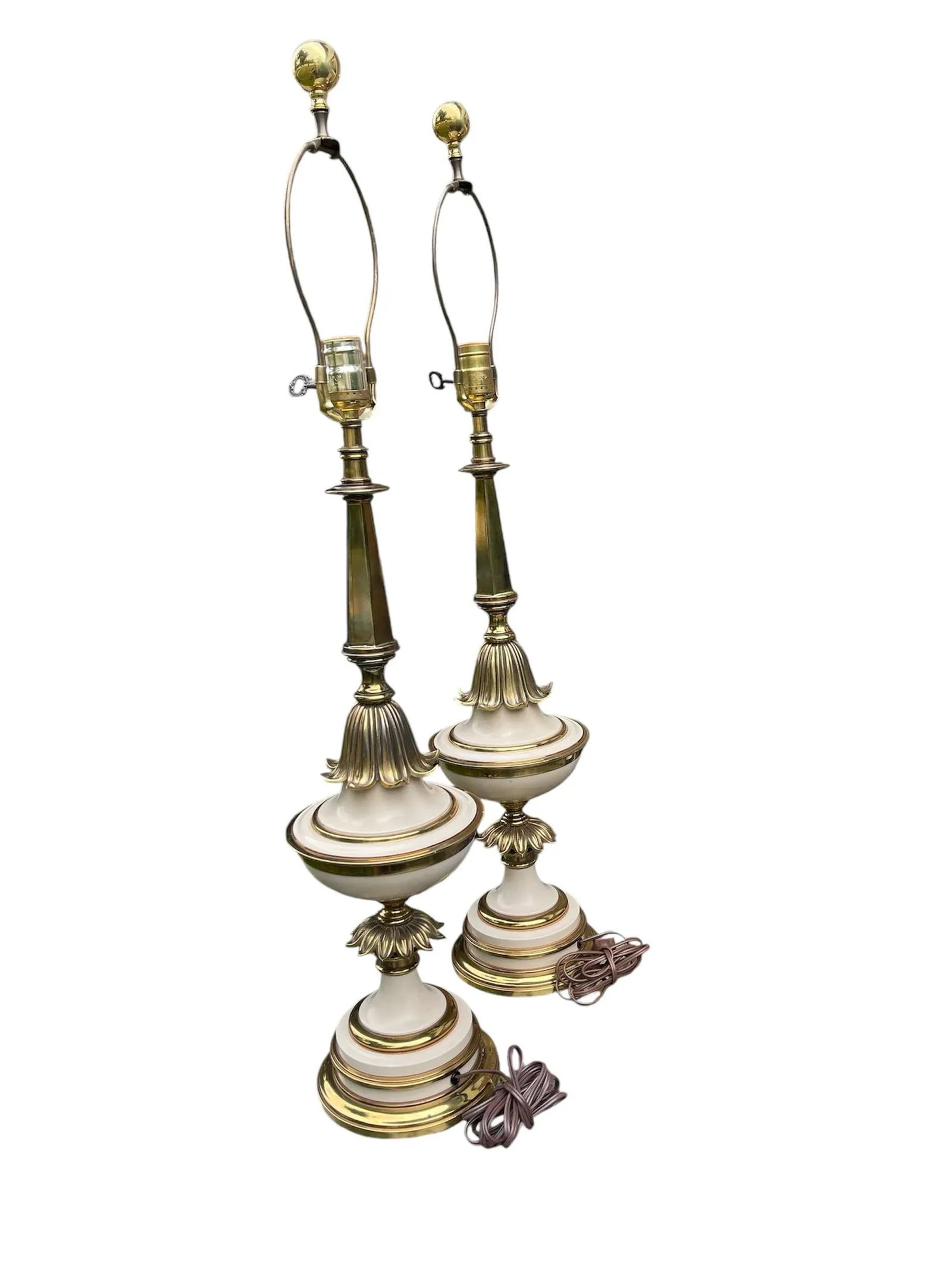 Vintage Hollywood Regency Enamel and Brass Table Lamps Attributed to Tommi Parzinger Stiffel - a Pai - 3