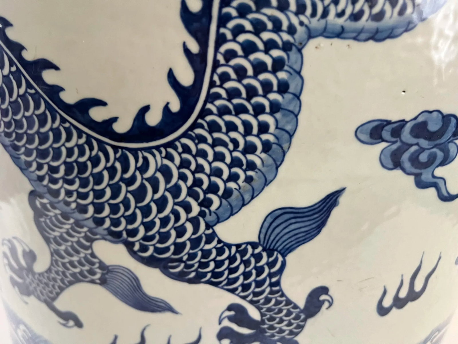 Large Early 20th Century Blue and White Ming Dynasty Style Planter With Dragons - 7