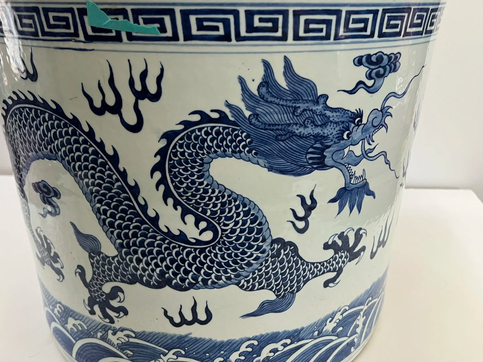 Large Early 20th Century Blue and White Ming Dynasty Style Planter With Dragons - 8