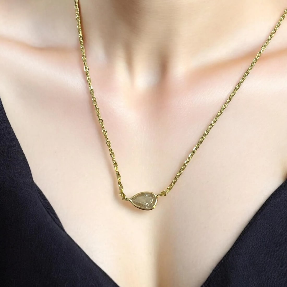 Radiant 14k Yellow Gold 0.73ct Pear Natural Diamond Bezeled Necklace - 2