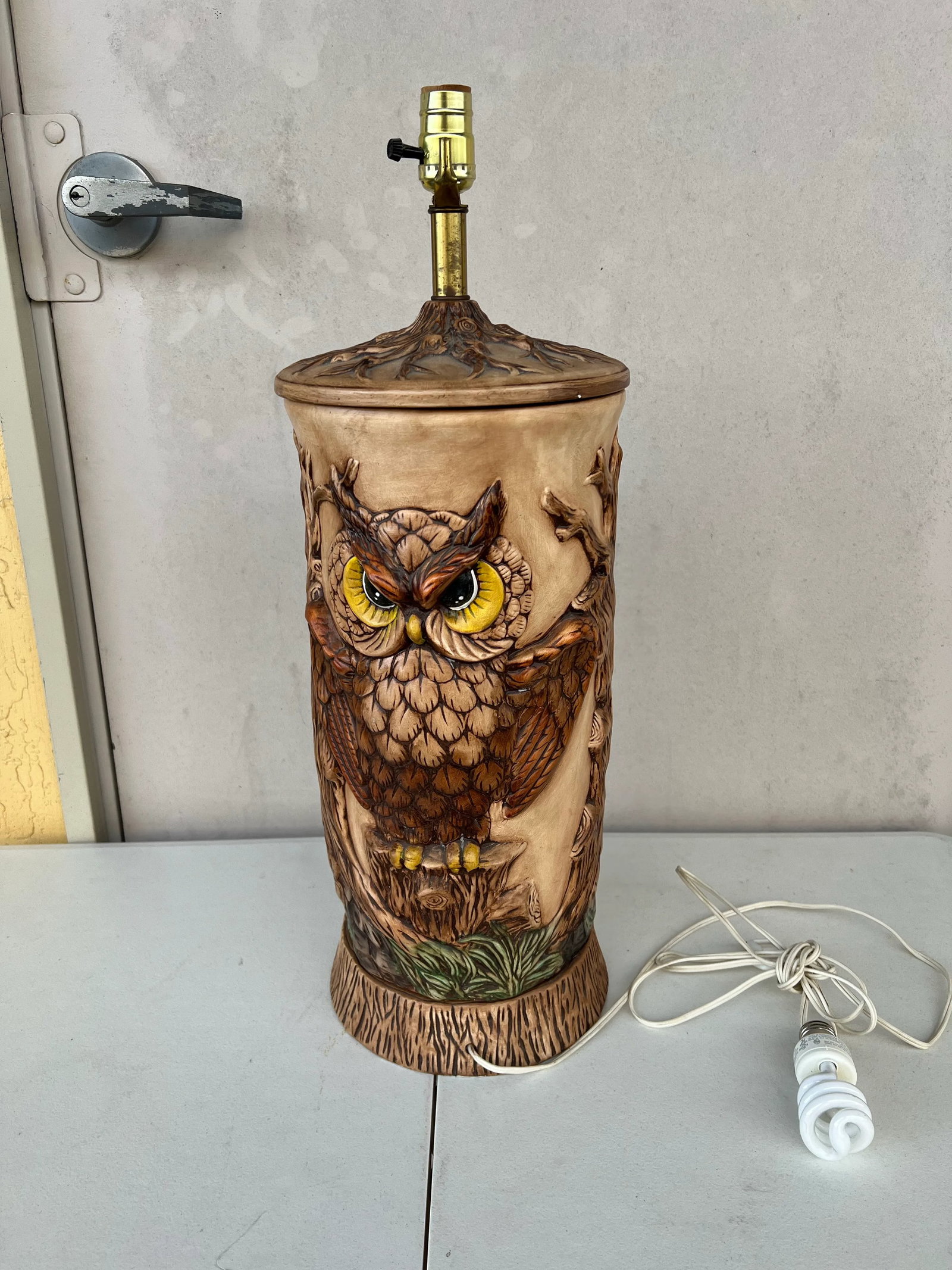 1960s Ceramic Owl Lamp With Shade - 5