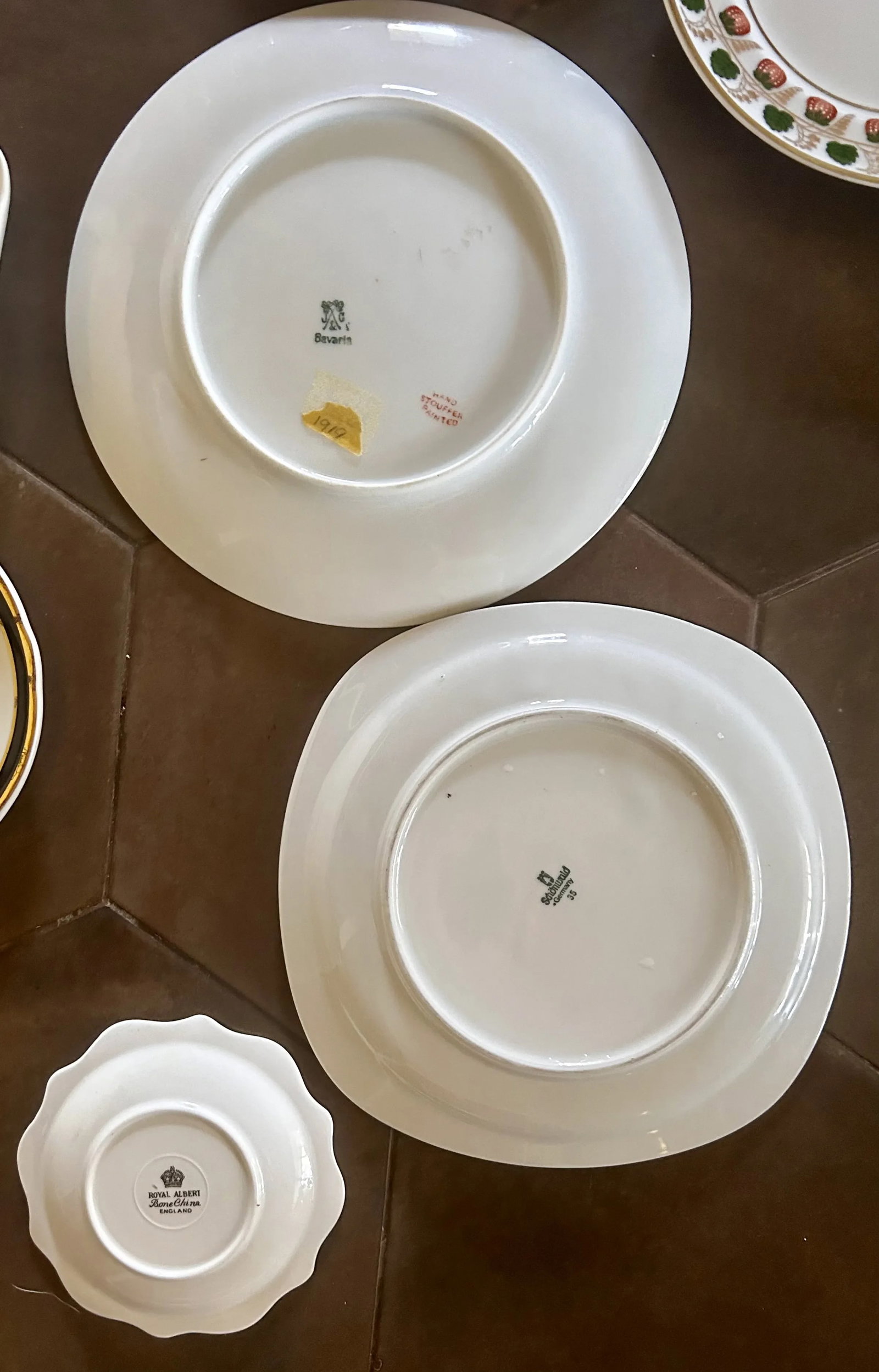 Red and Gold Art Deco Coat of Arms Motif Wall Plate Curation- Set of 9 - 6